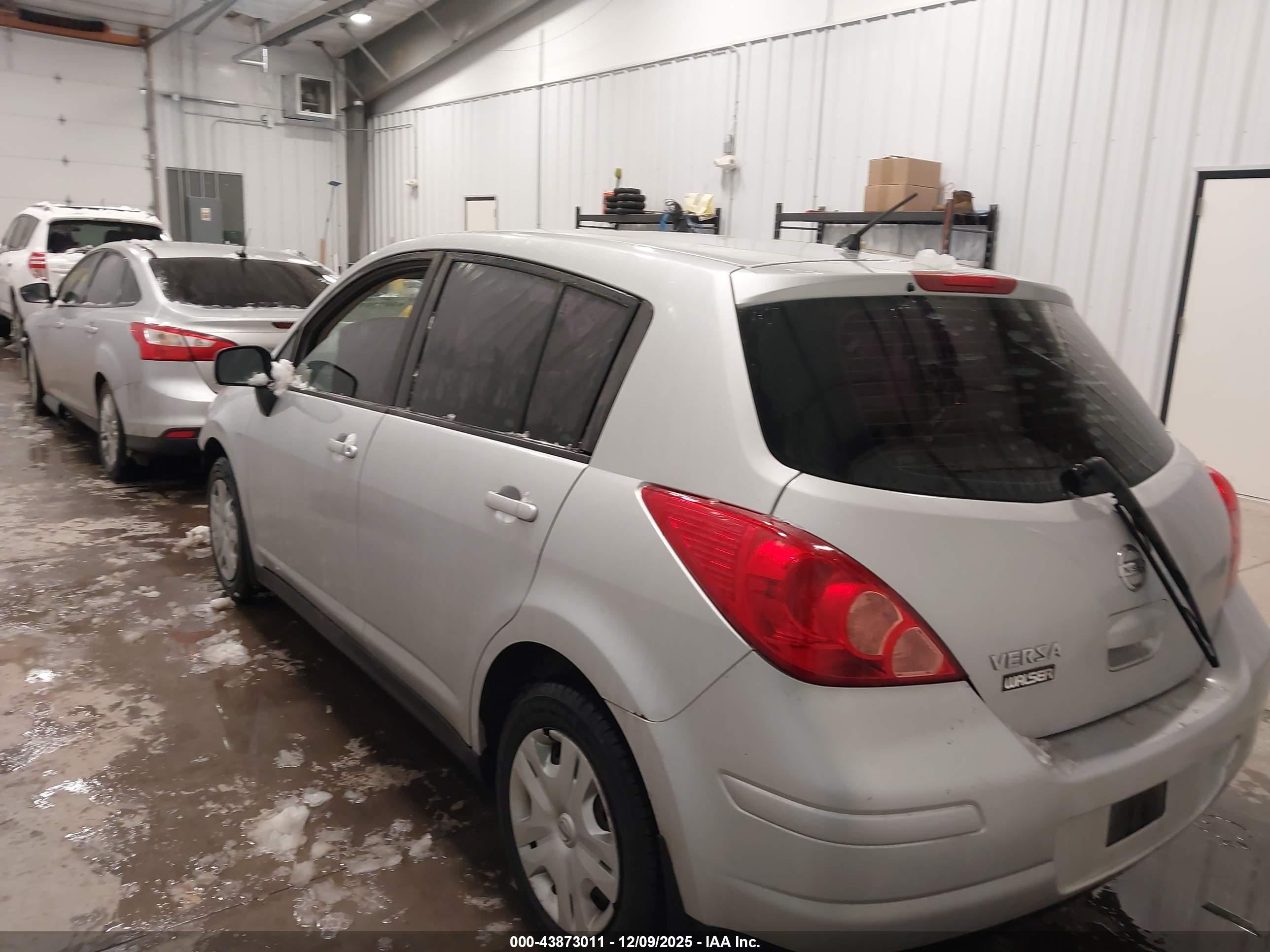 NISSAN VERSA image 3