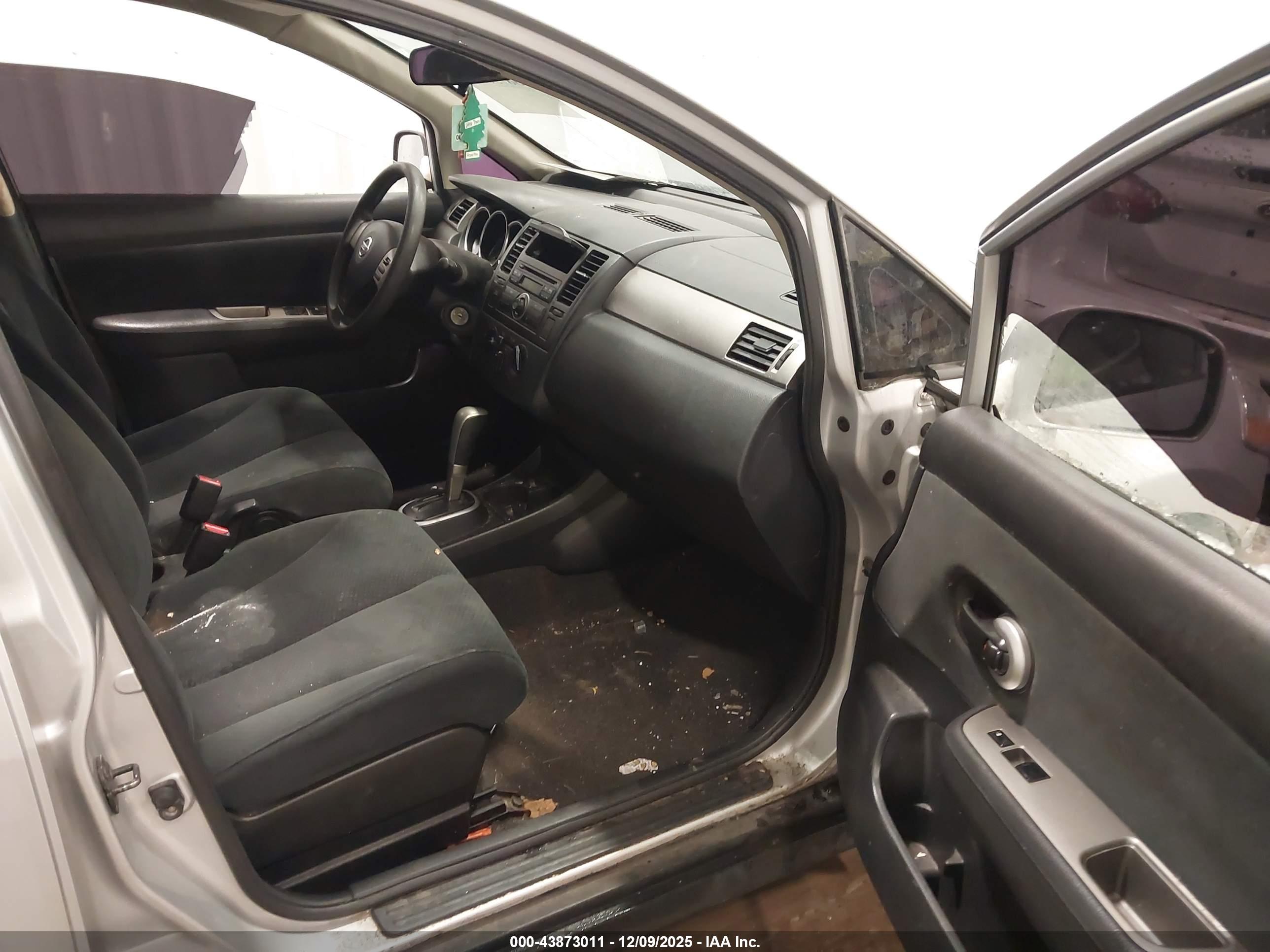 NISSAN VERSA image 5