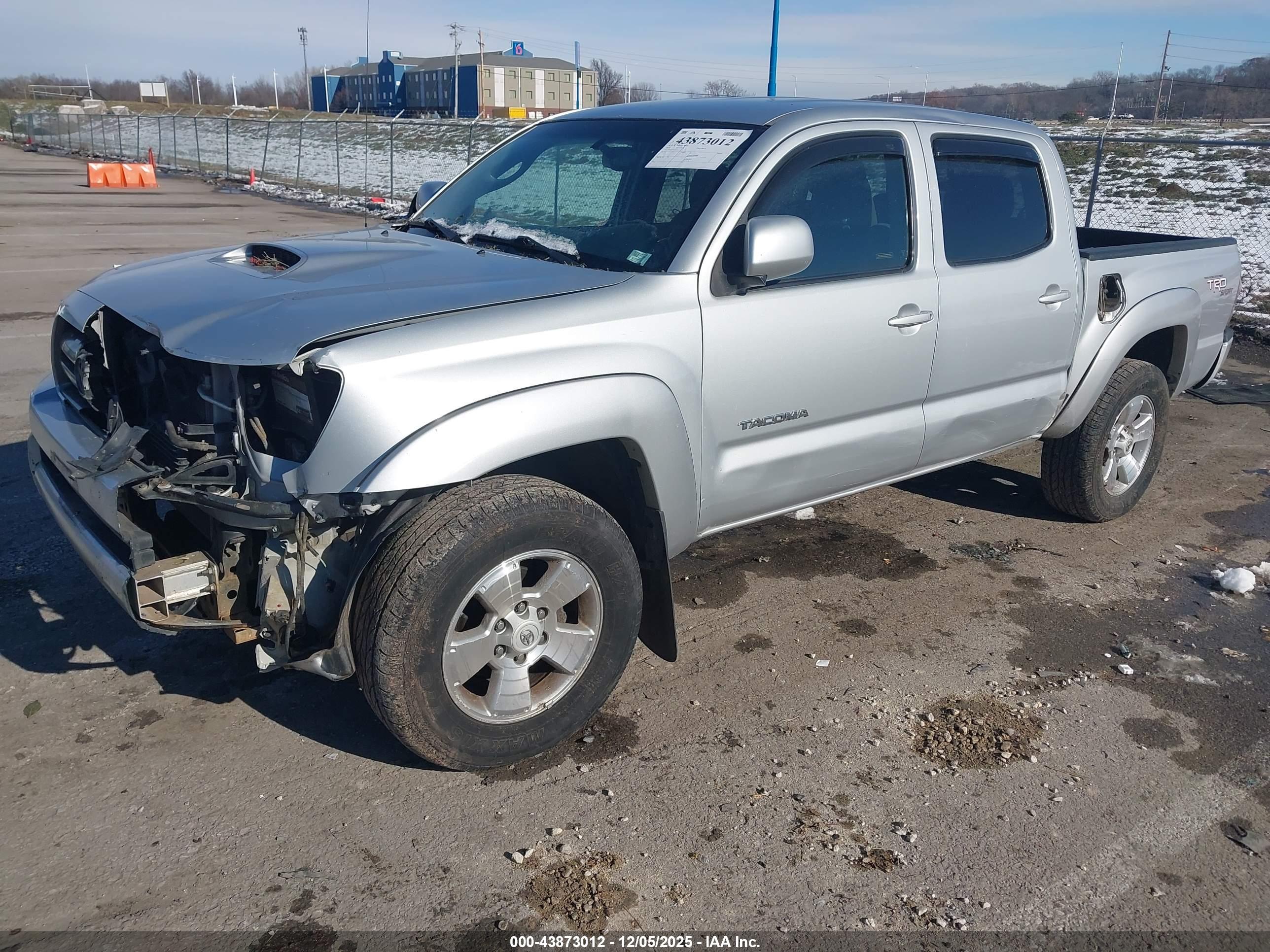 TOYOTA TACOMA image 2