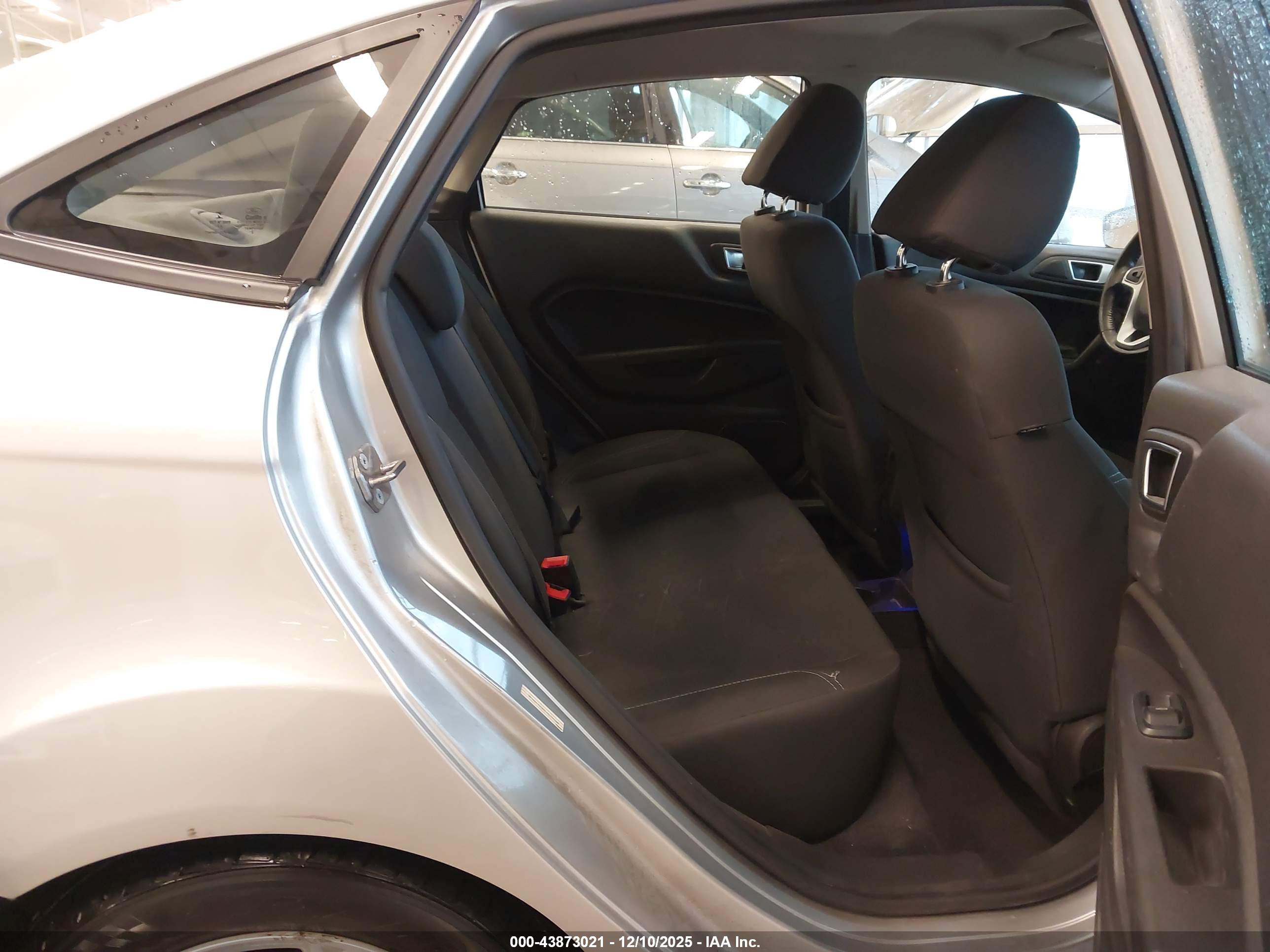 FORD FIESTA image 8