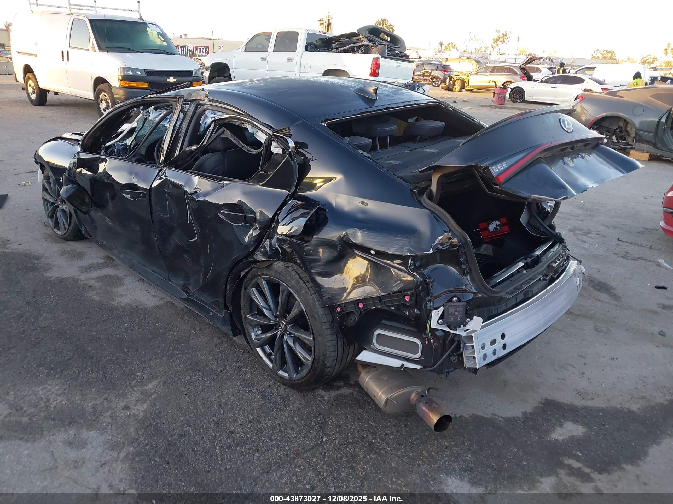 LEXUS IS image 3