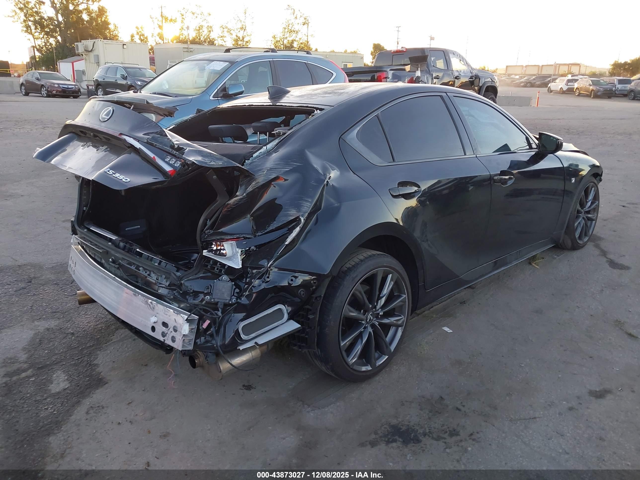 LEXUS IS image 4
