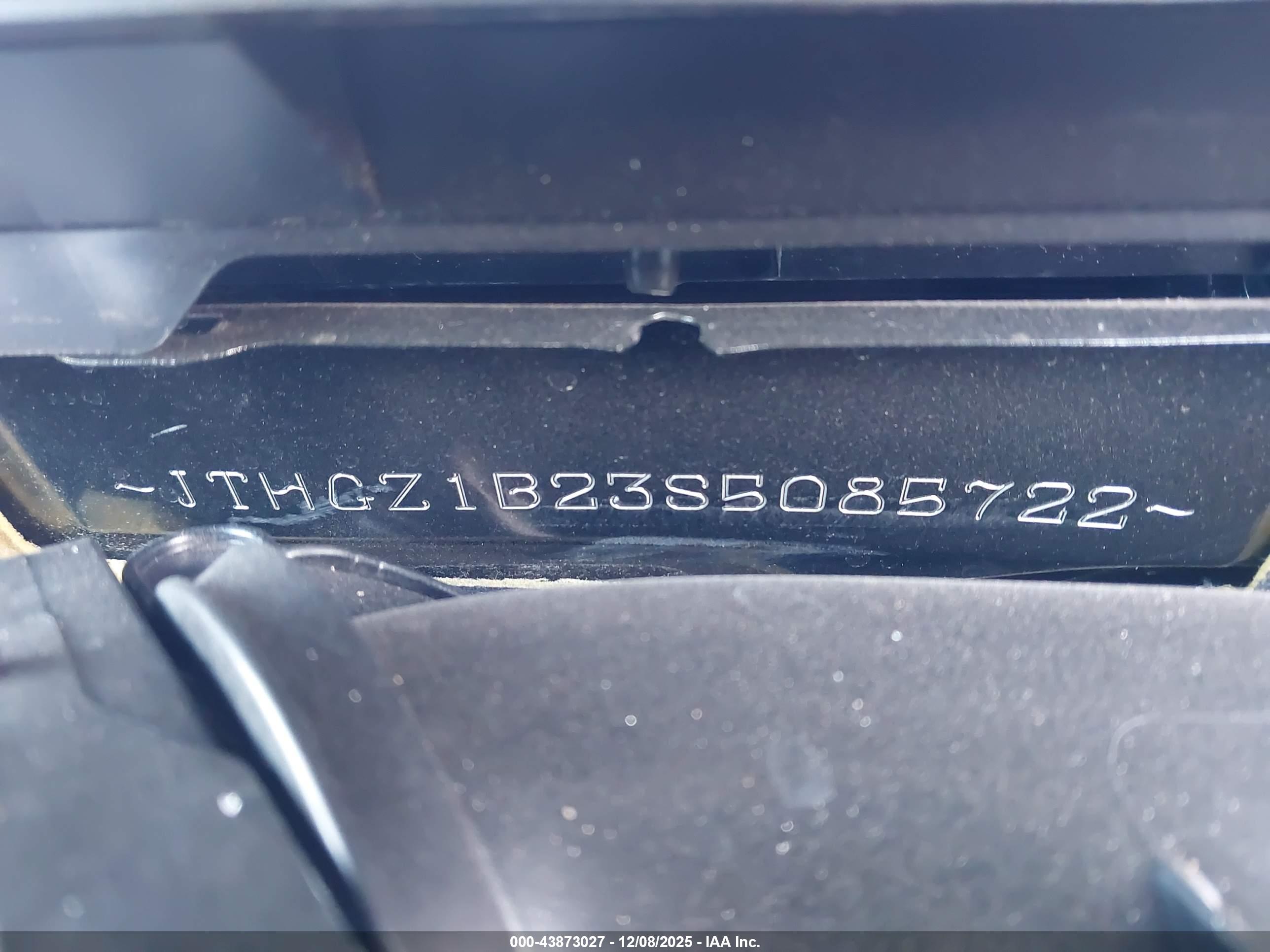 LEXUS IS image 9