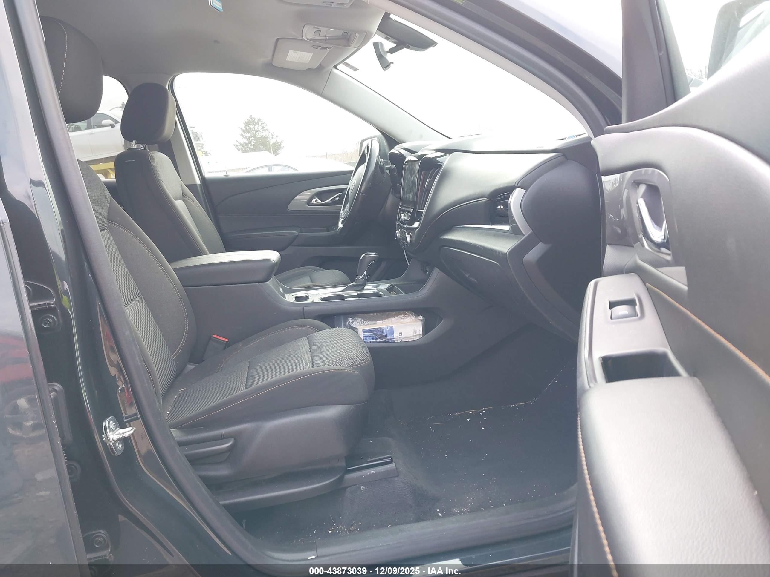 CHEVROLET TRAVERSE image 5