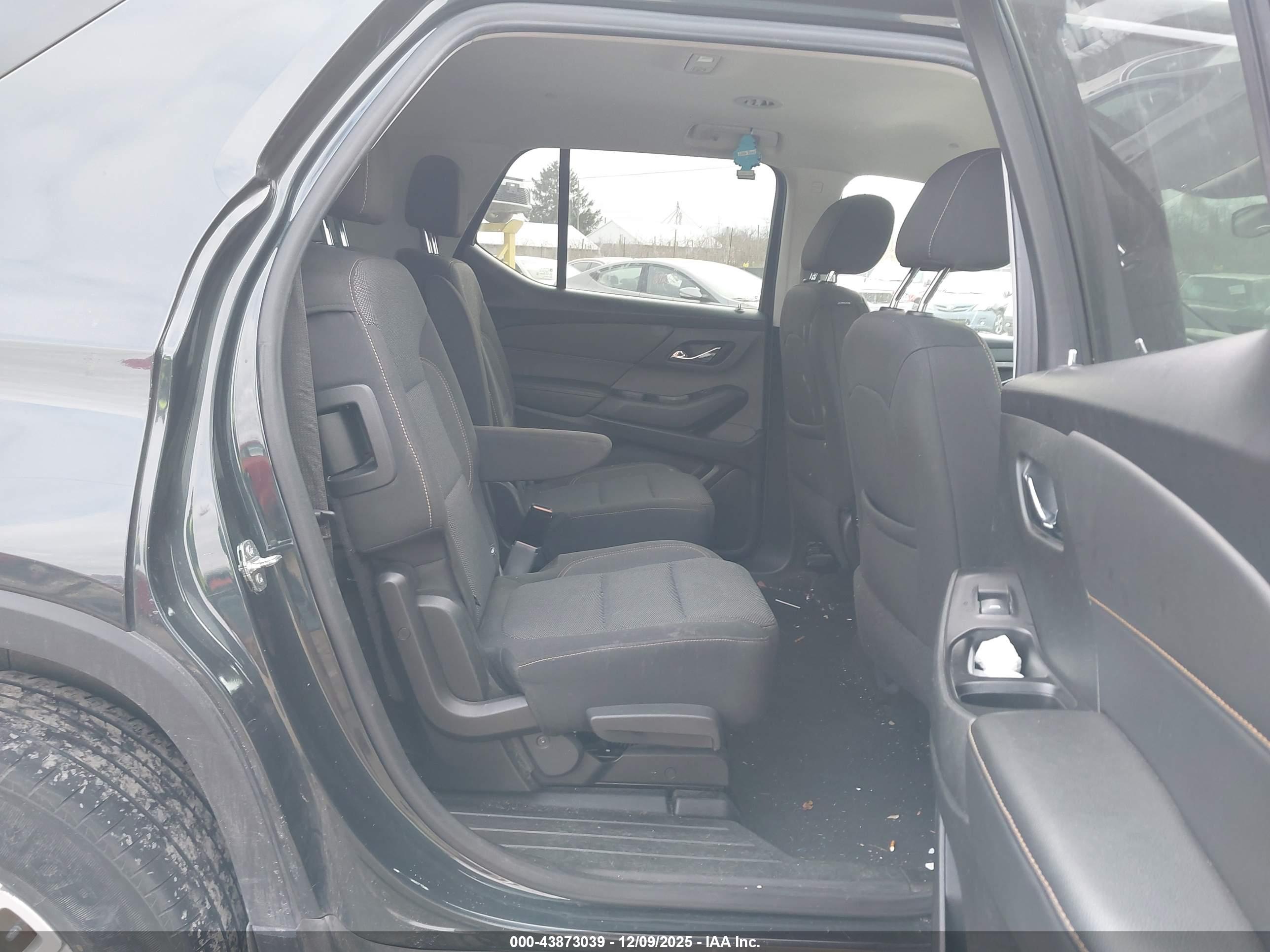 CHEVROLET TRAVERSE image 8