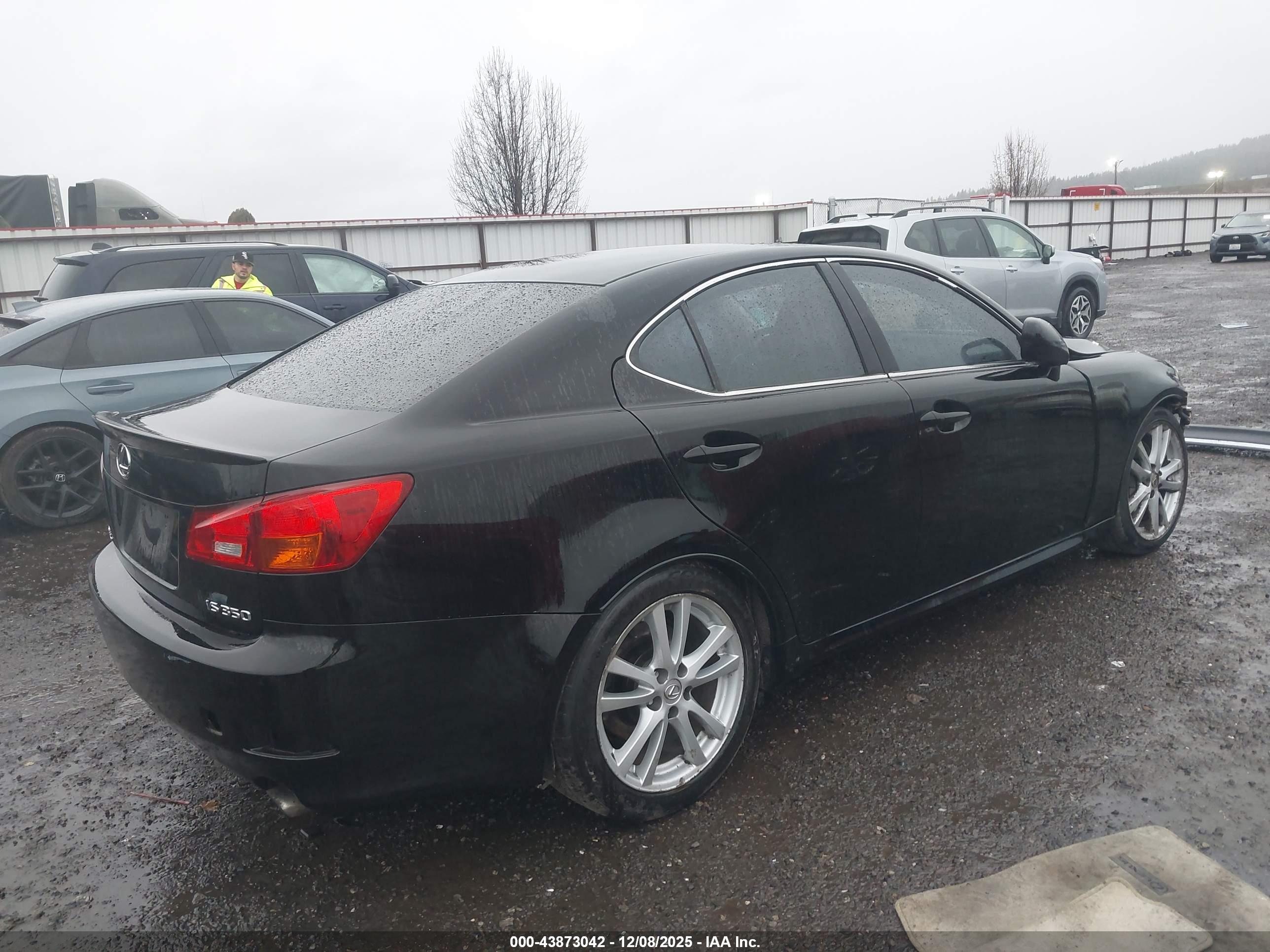 LEXUS IS image 4