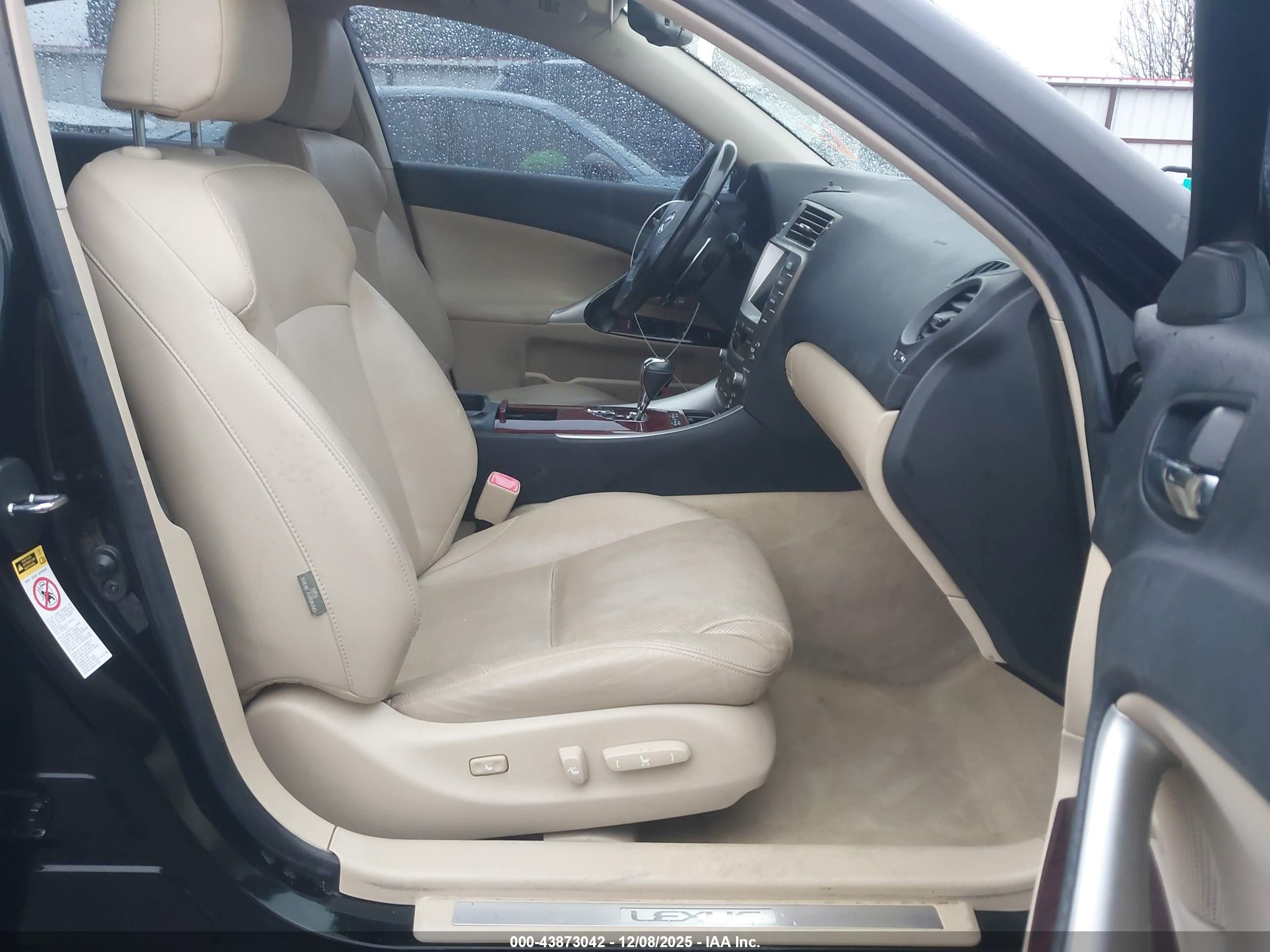 LEXUS IS image 5