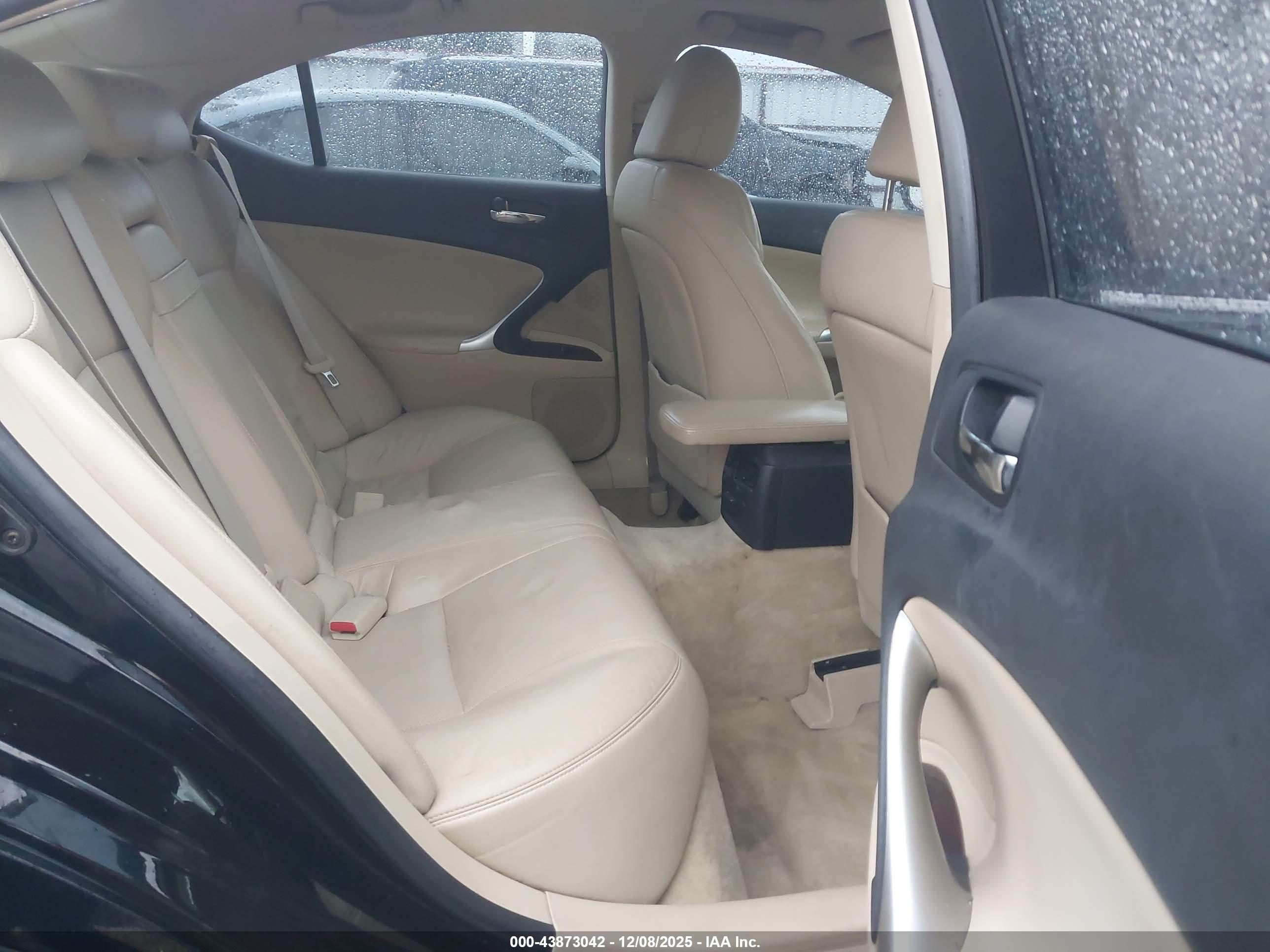 LEXUS IS image 8