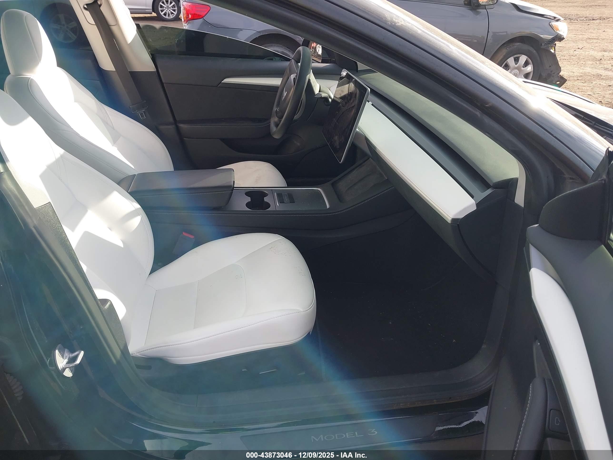 TESLA MODEL image 5