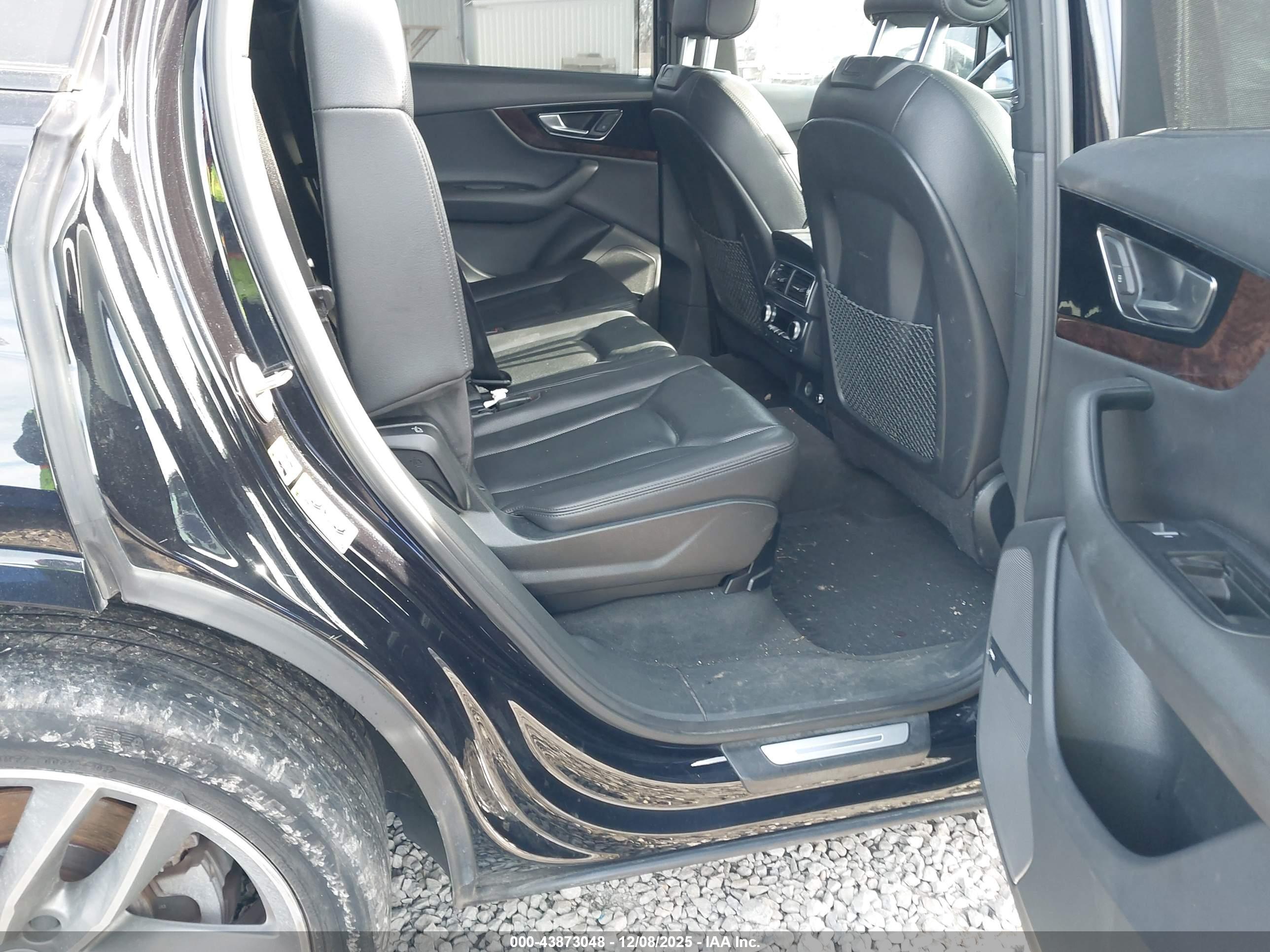 AUDI Q7 image 8