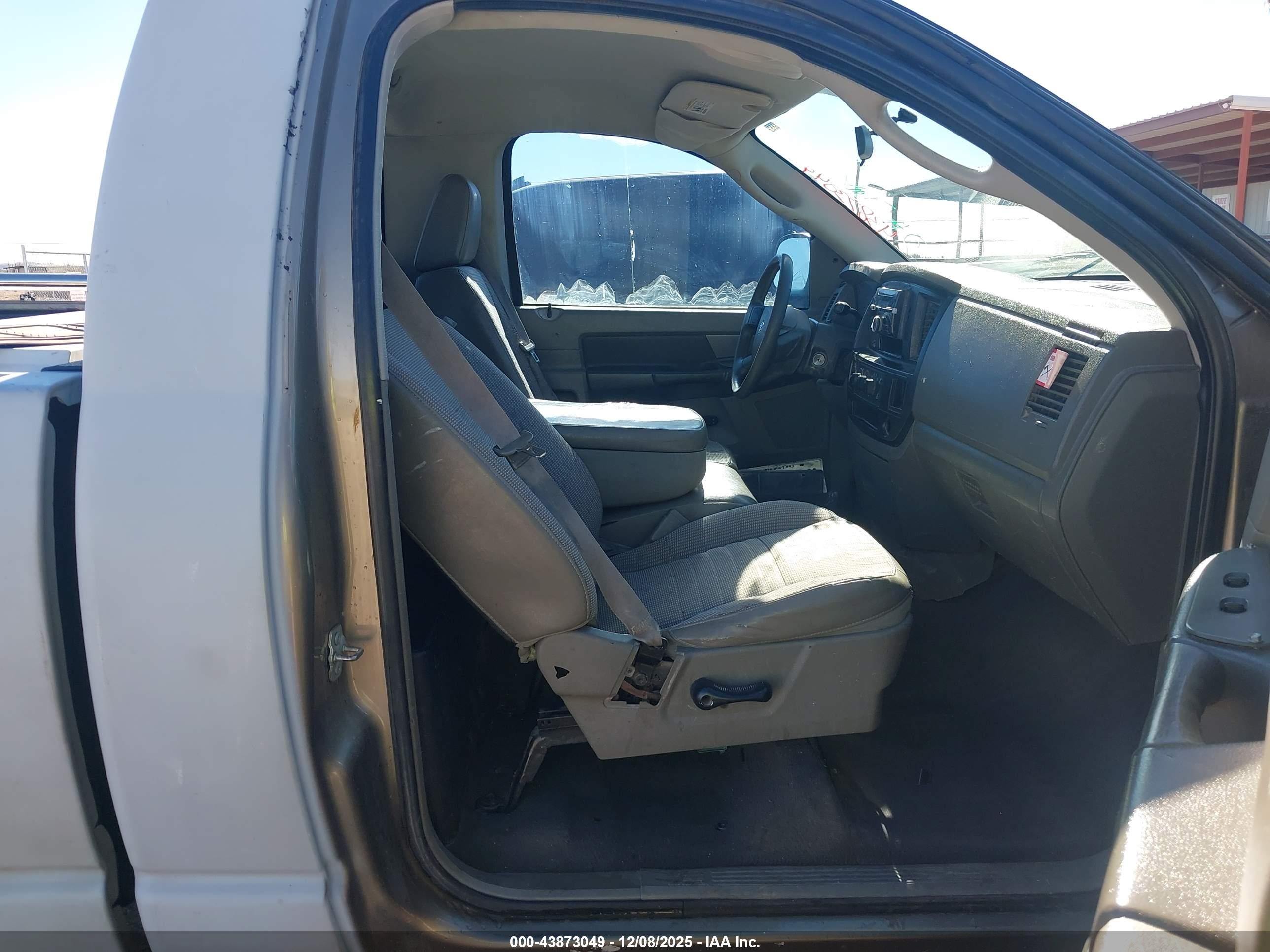 DODGE RAM image 5