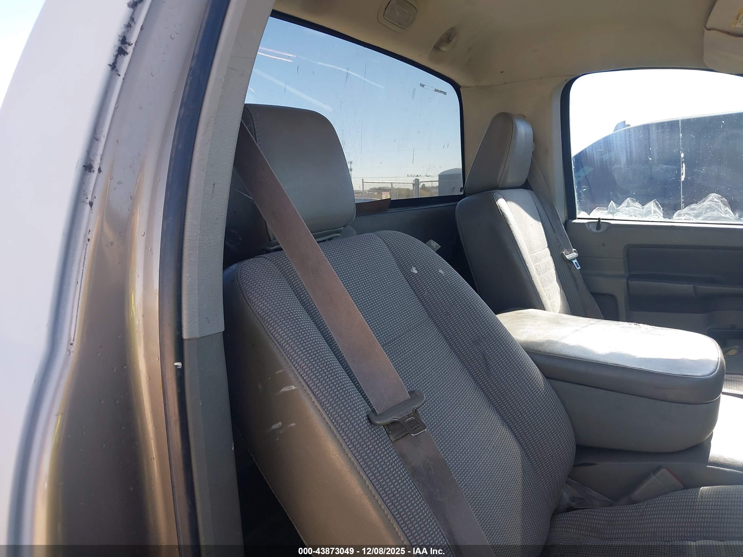 DODGE RAM image 8