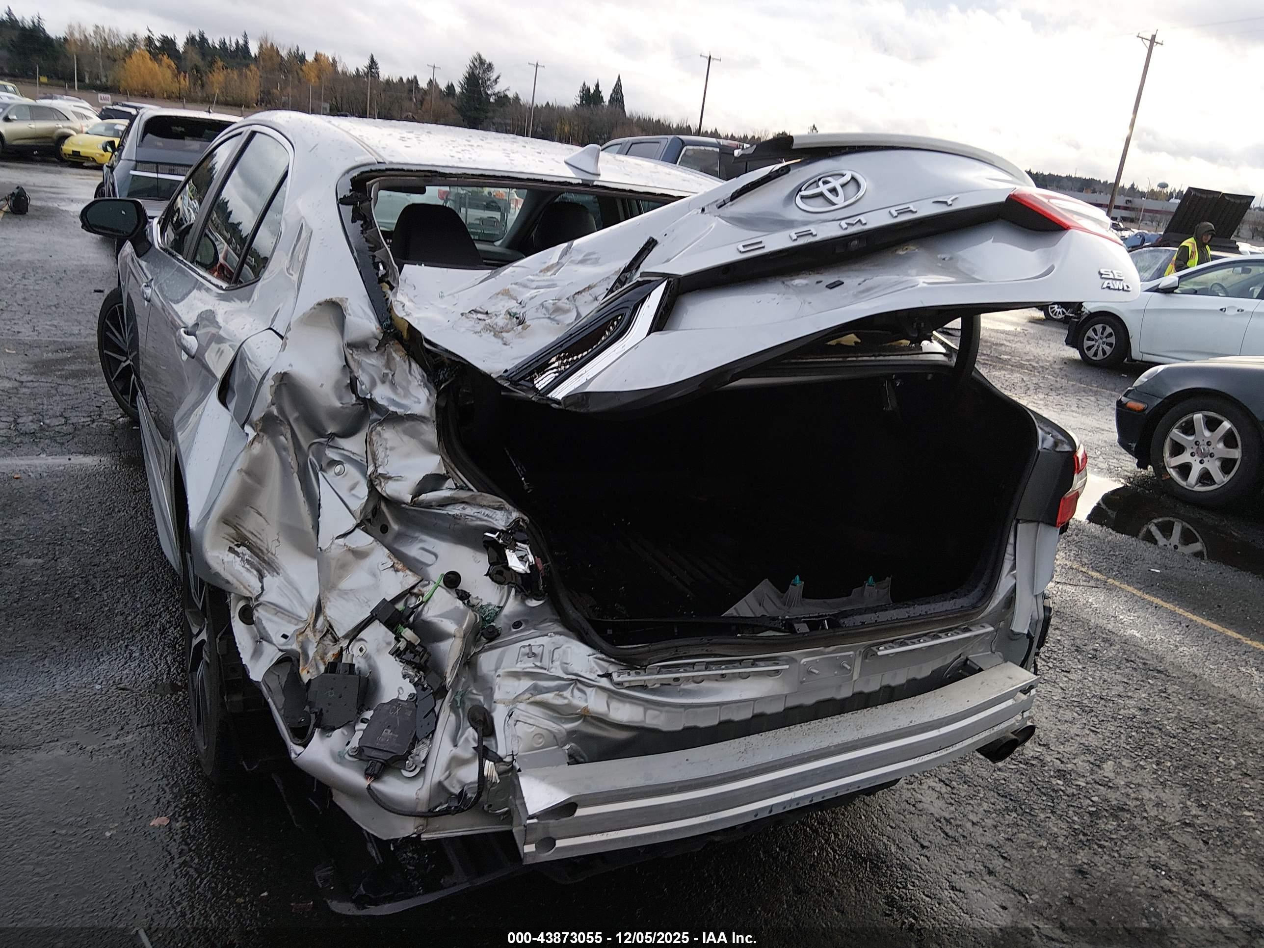 TOYOTA CAMRY image 6