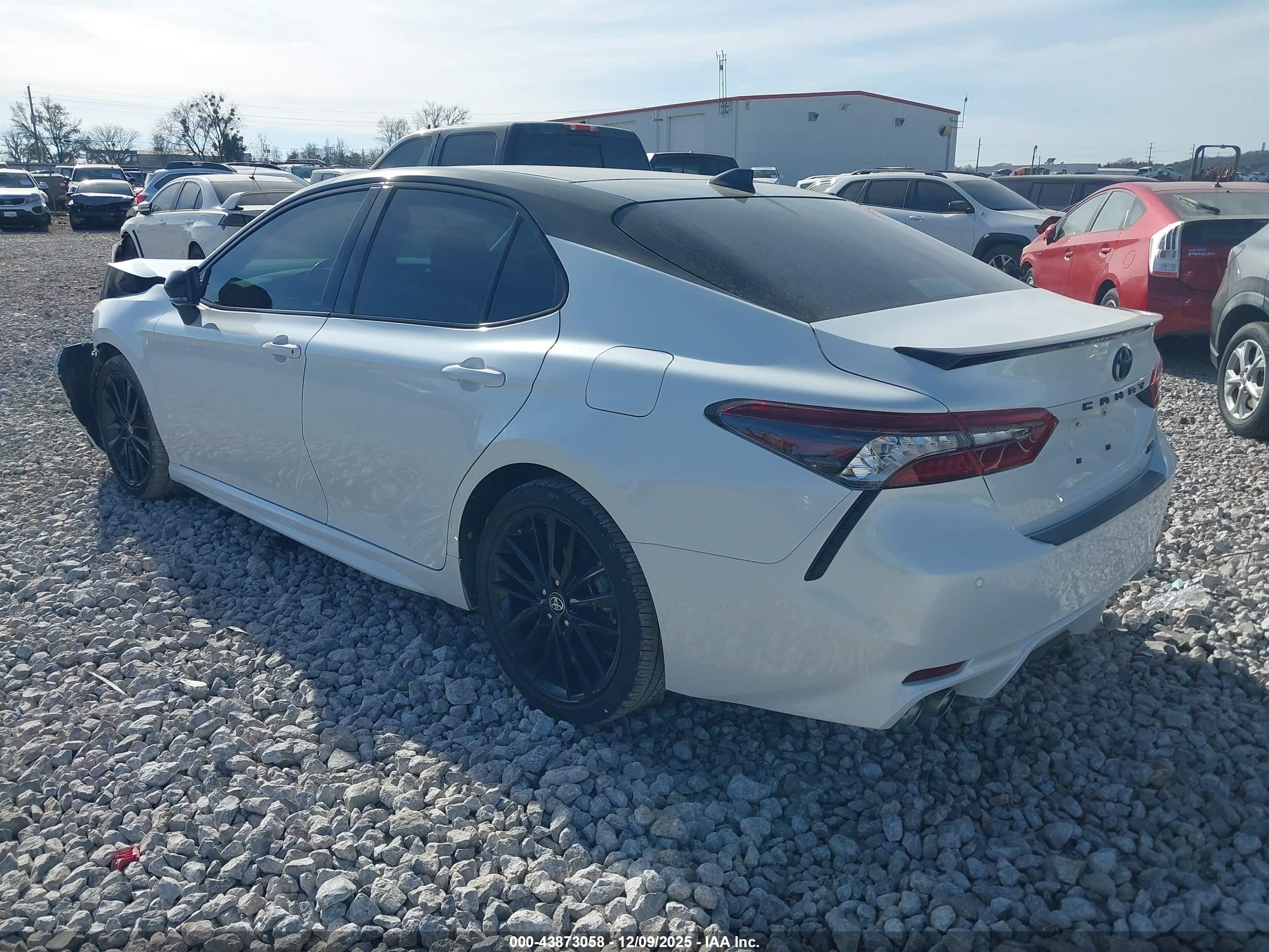 TOYOTA CAMRY image 3