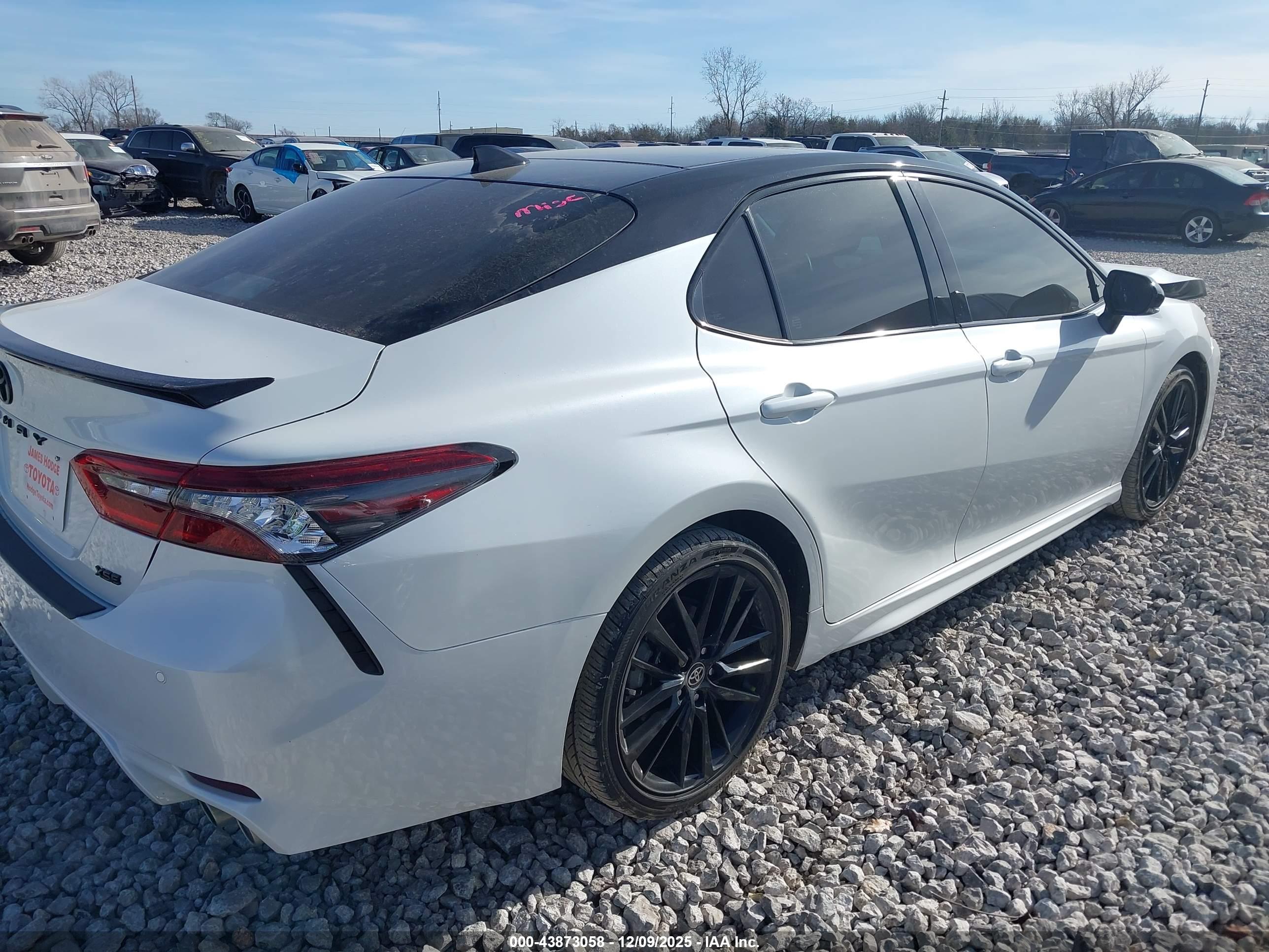 TOYOTA CAMRY image 4