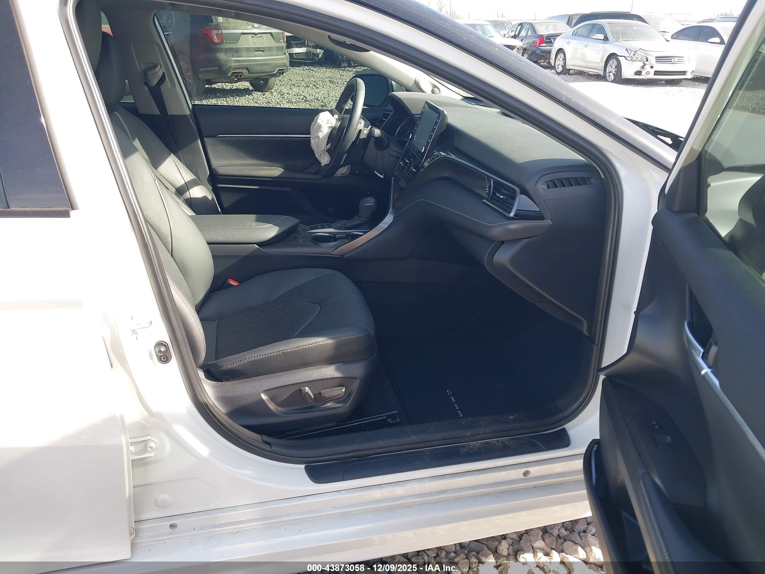 TOYOTA CAMRY image 5