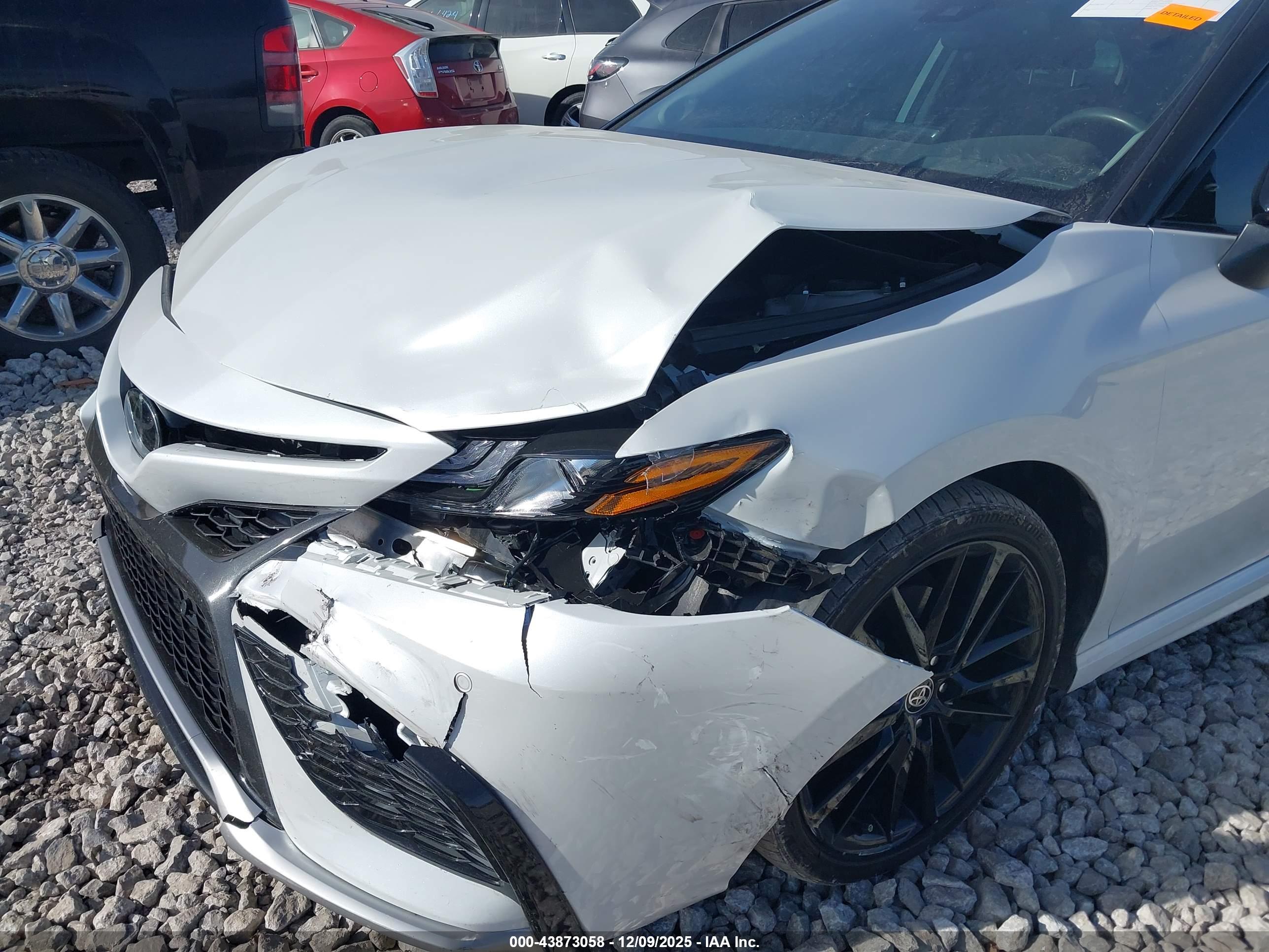 TOYOTA CAMRY image 6