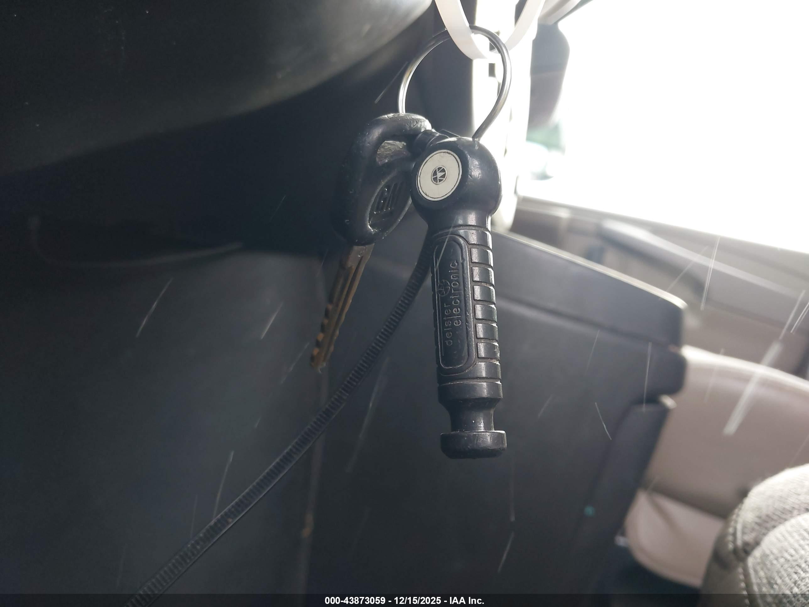 CHEVROLET EXPRESS image 11