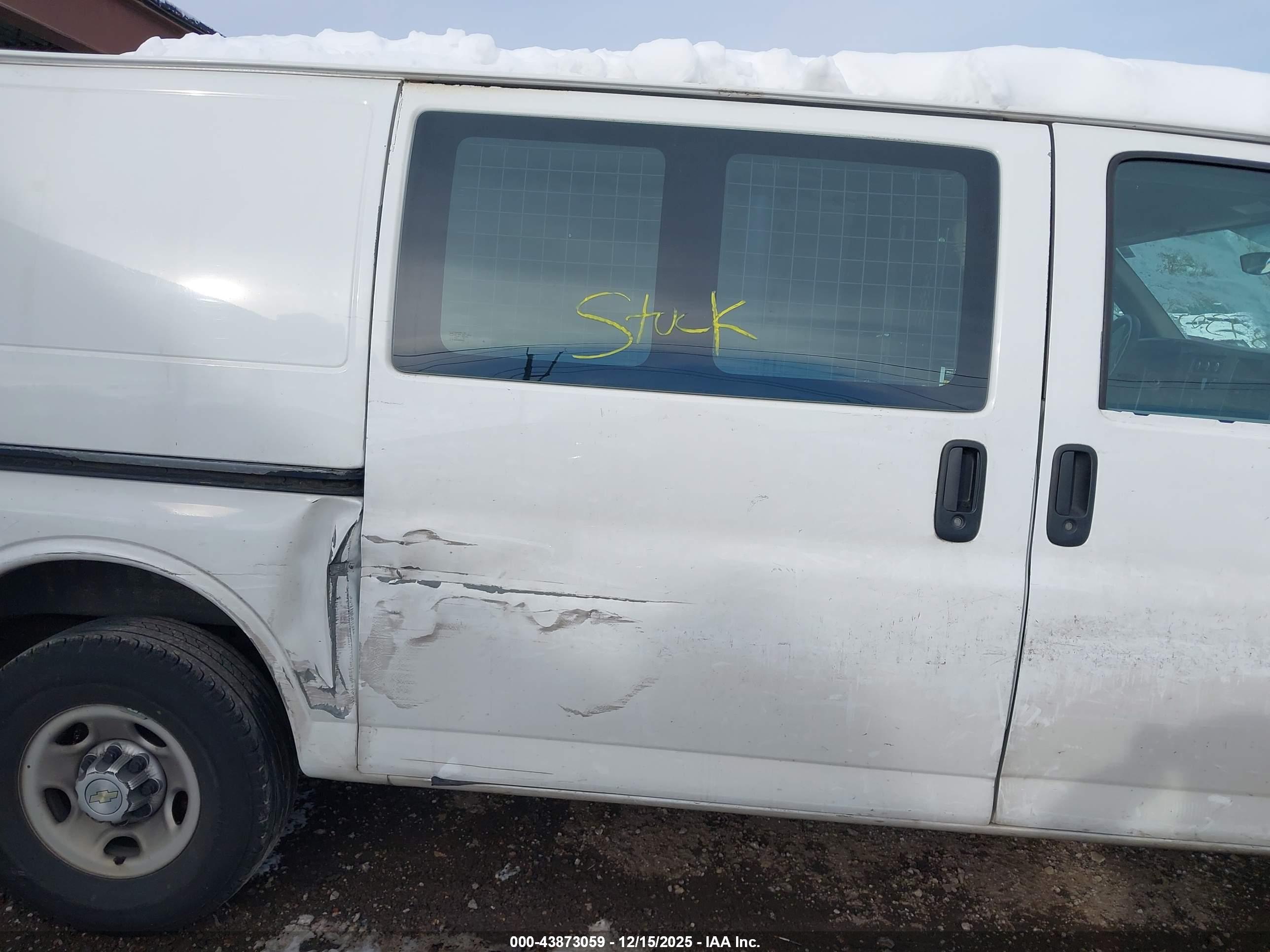CHEVROLET EXPRESS image 8