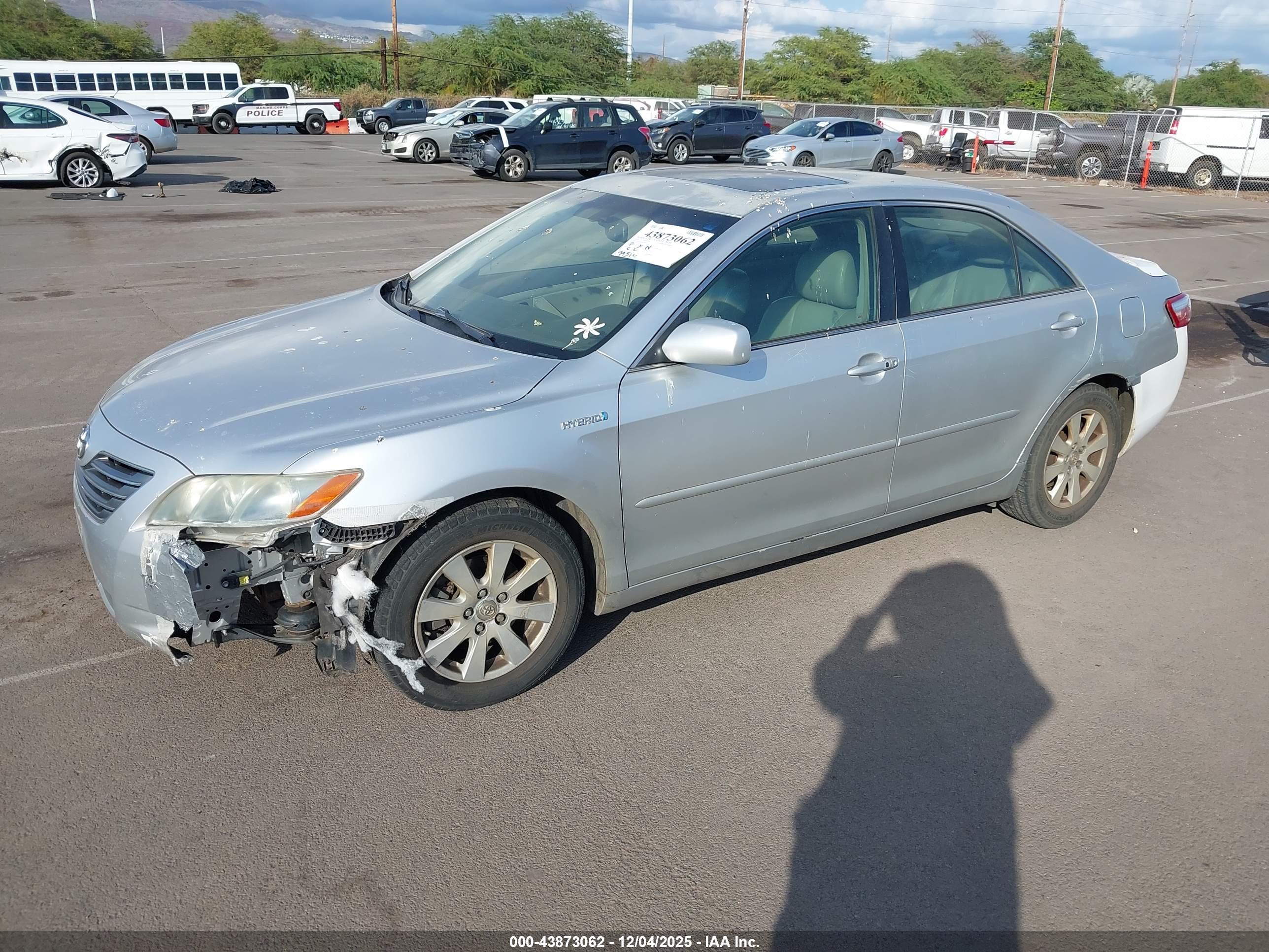 TOYOTA CAMRY image 2