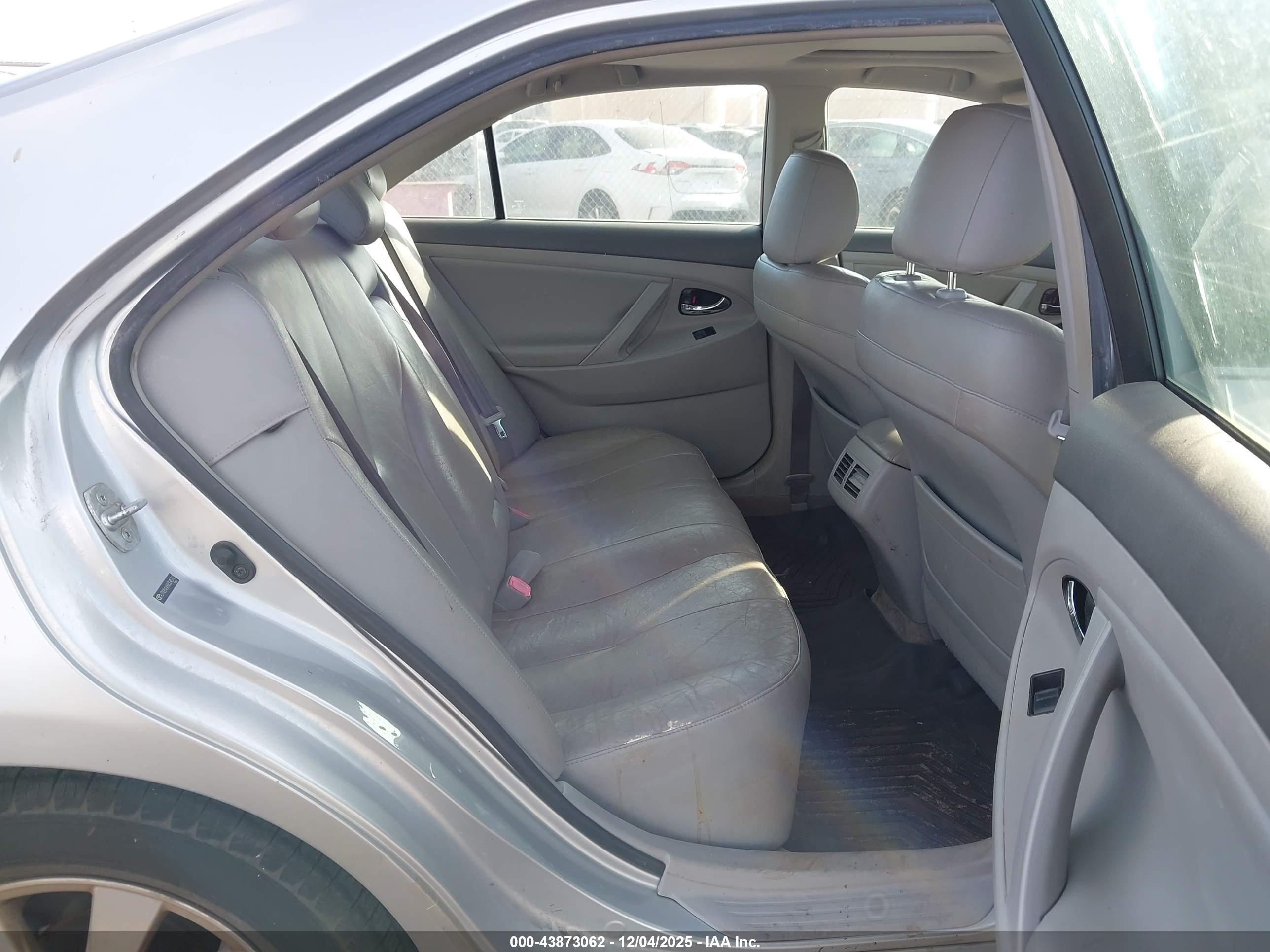 TOYOTA CAMRY image 8
