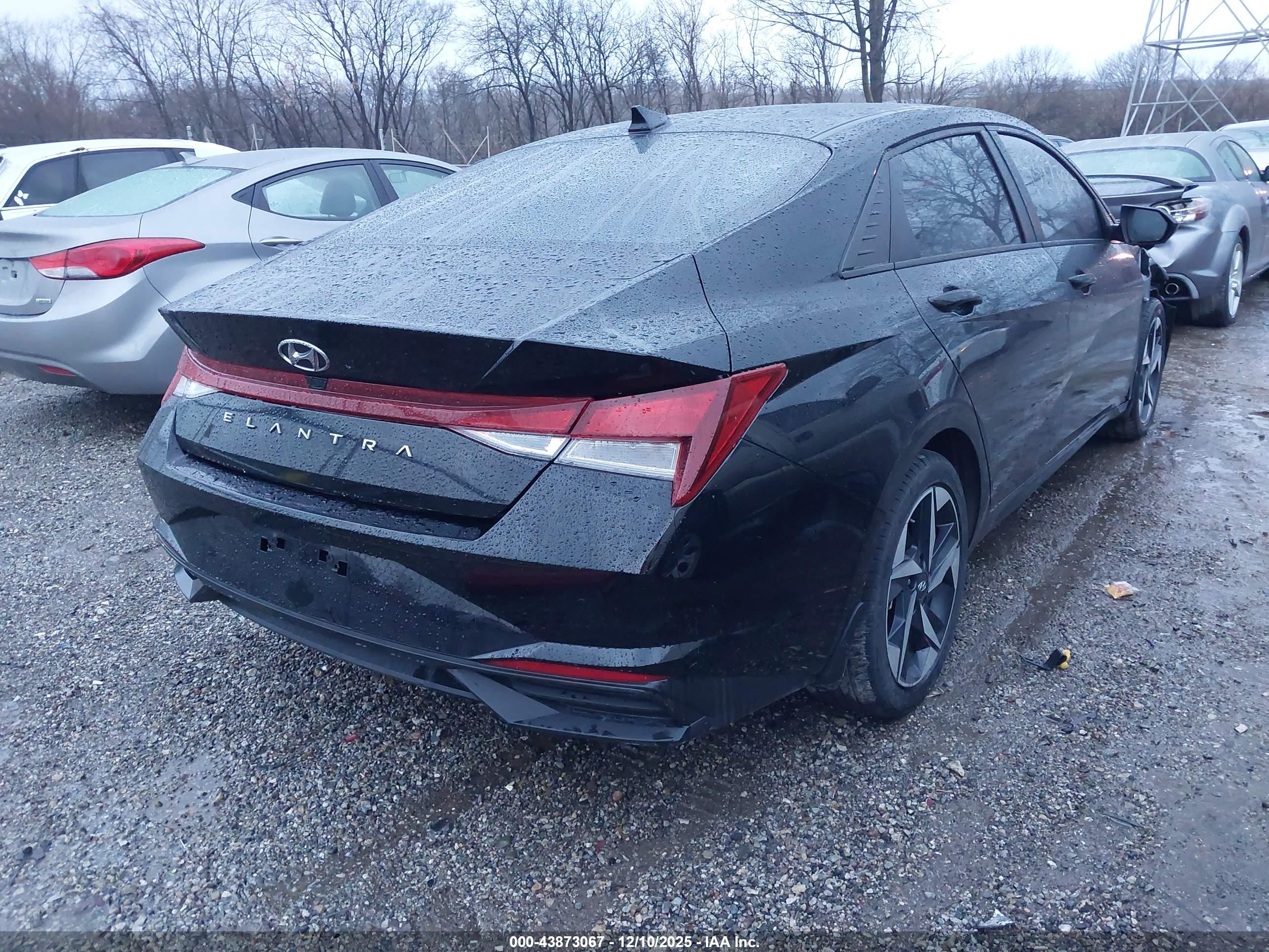 HYUNDAI ELANTRA image 4