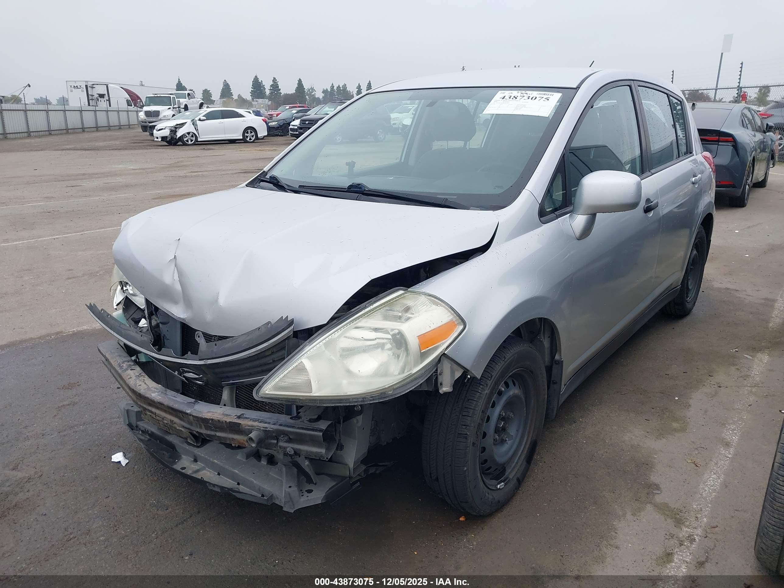 NISSAN VERSA image 2