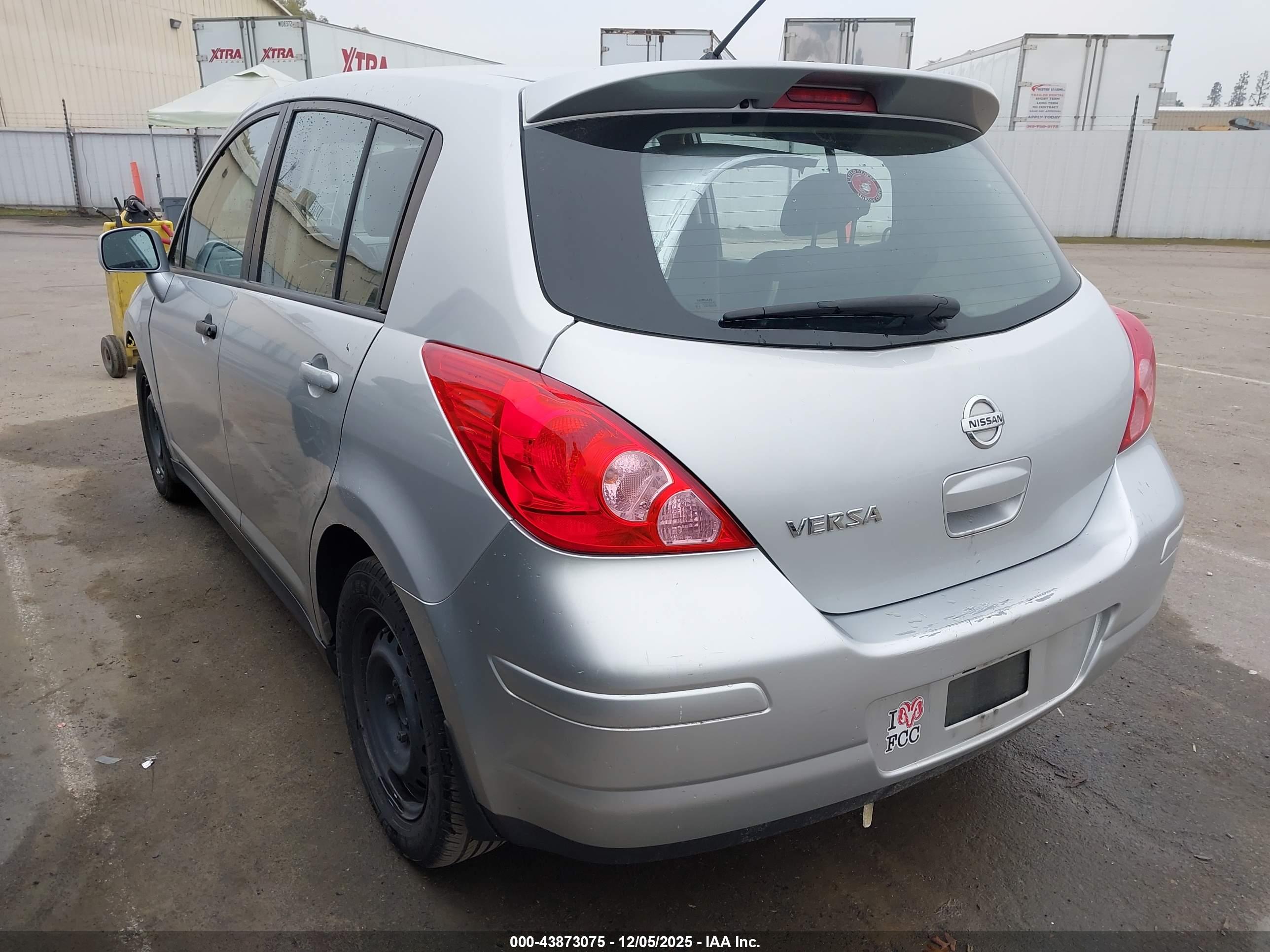NISSAN VERSA image 3