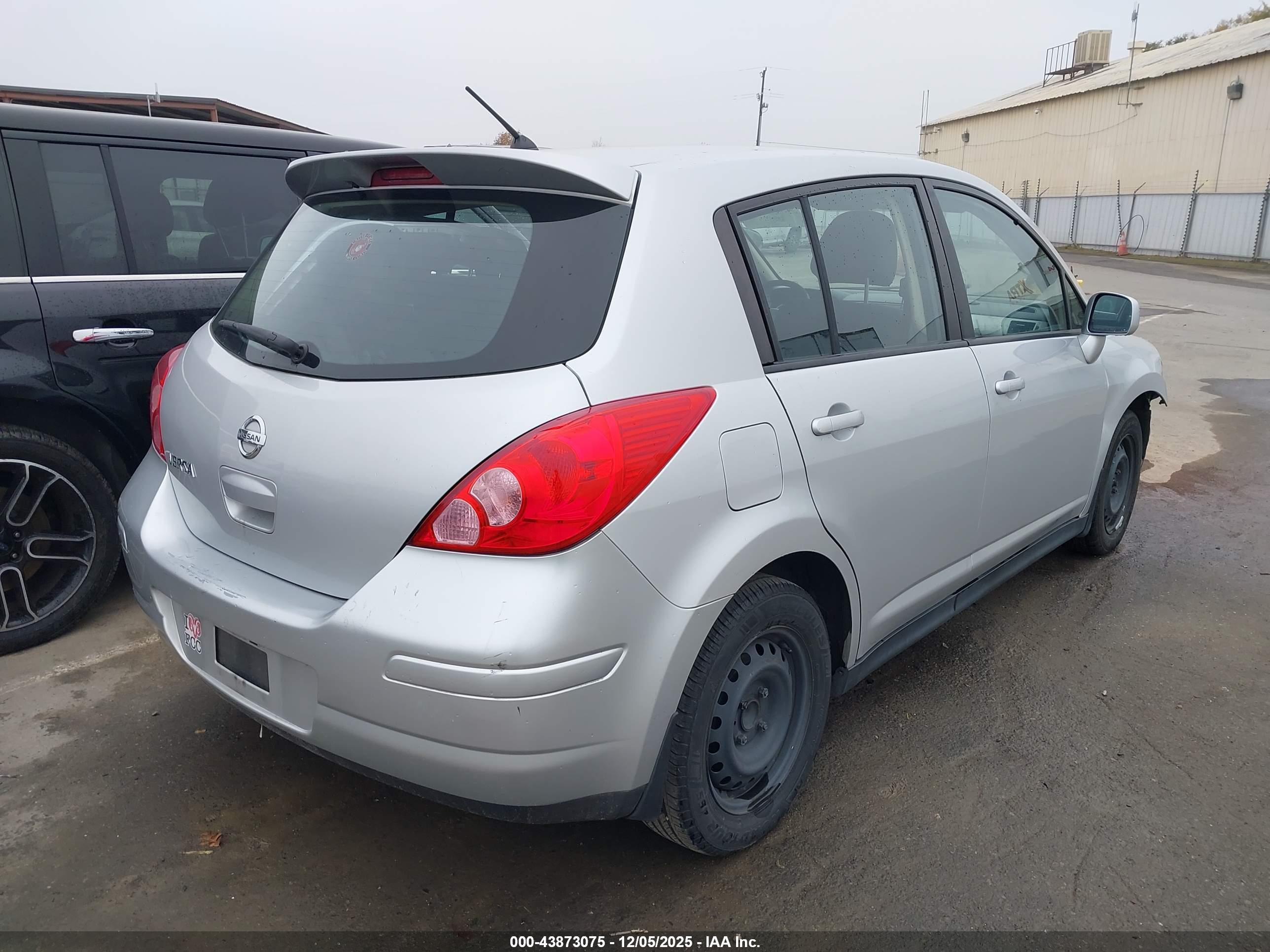 NISSAN VERSA image 4