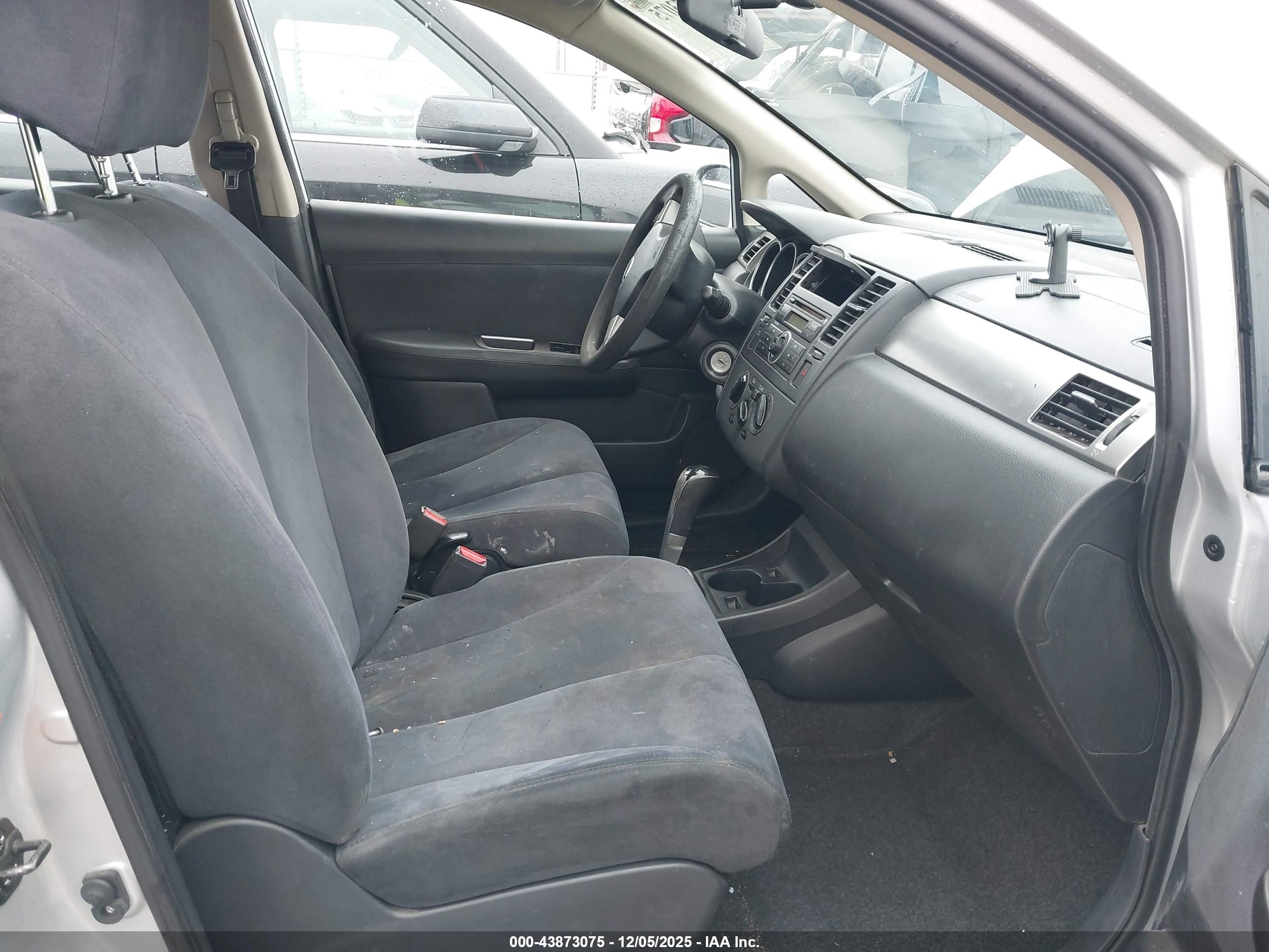 NISSAN VERSA image 5
