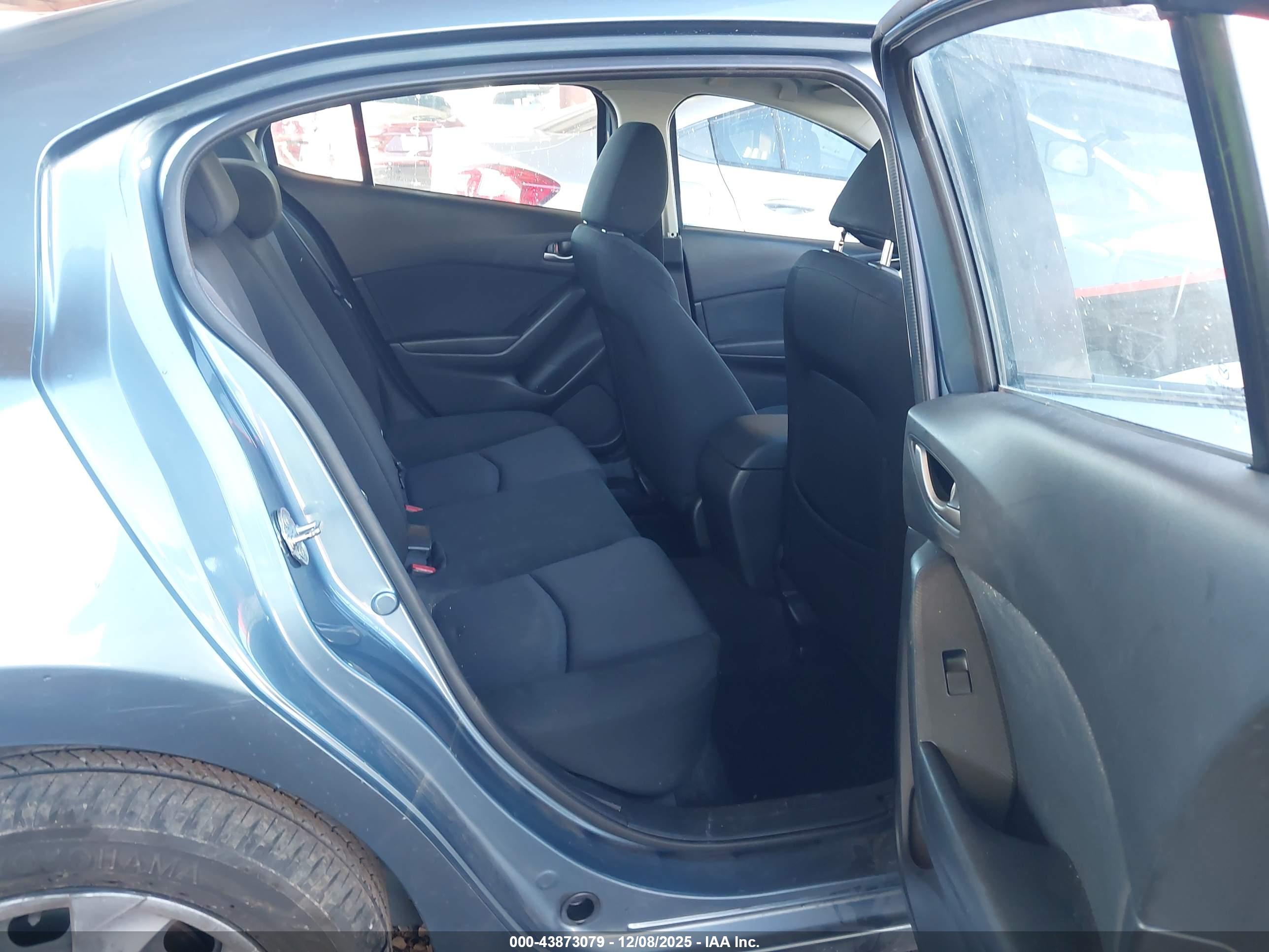 MAZDA MAZDA3 image 8
