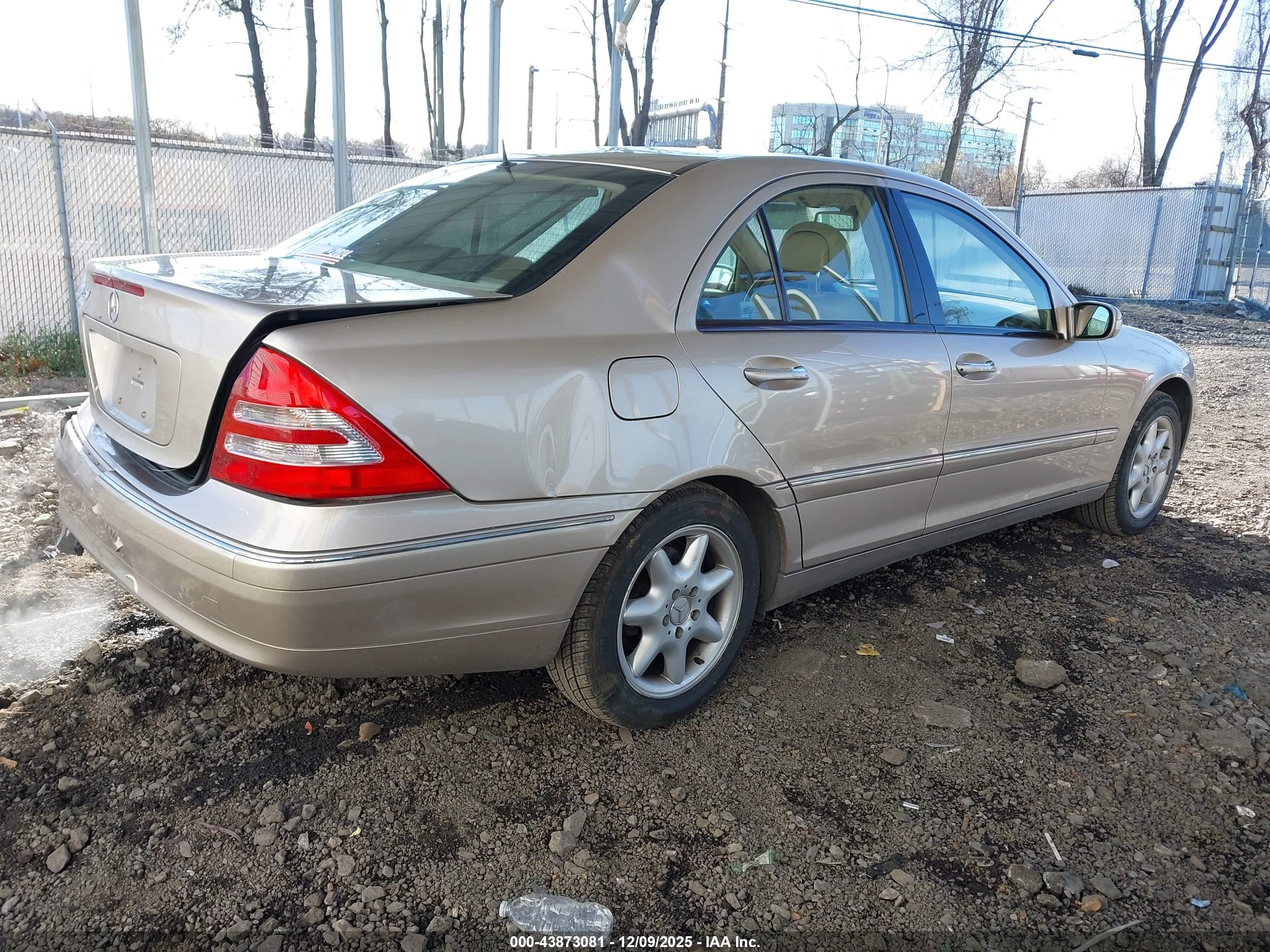 MERCEDES-BENZ C image 4
