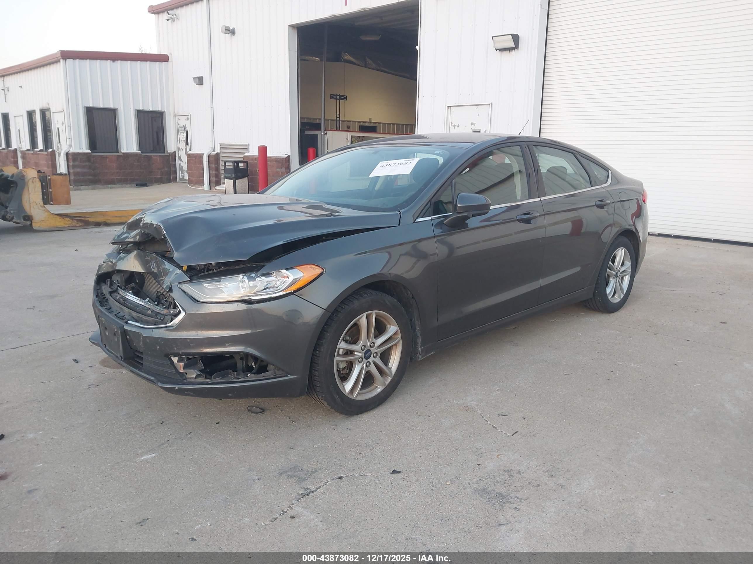 FORD FUSION image 2