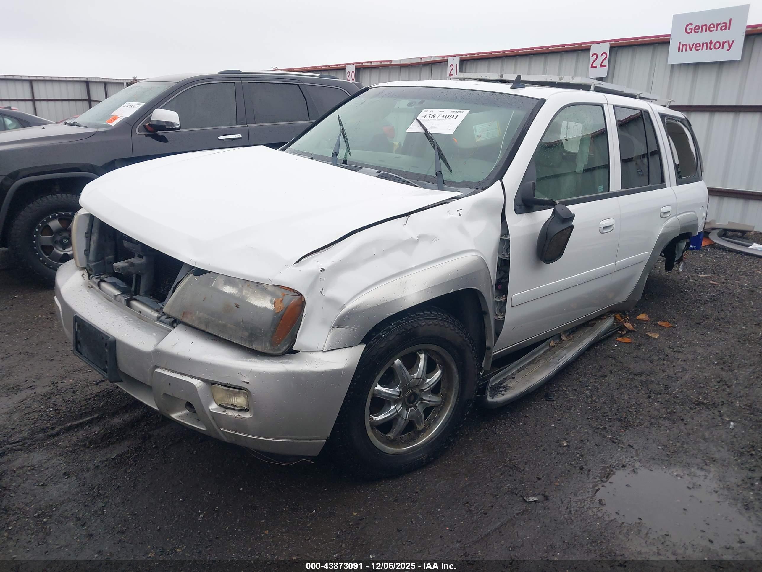 CHEVROLET TRAILBLAZER image 2