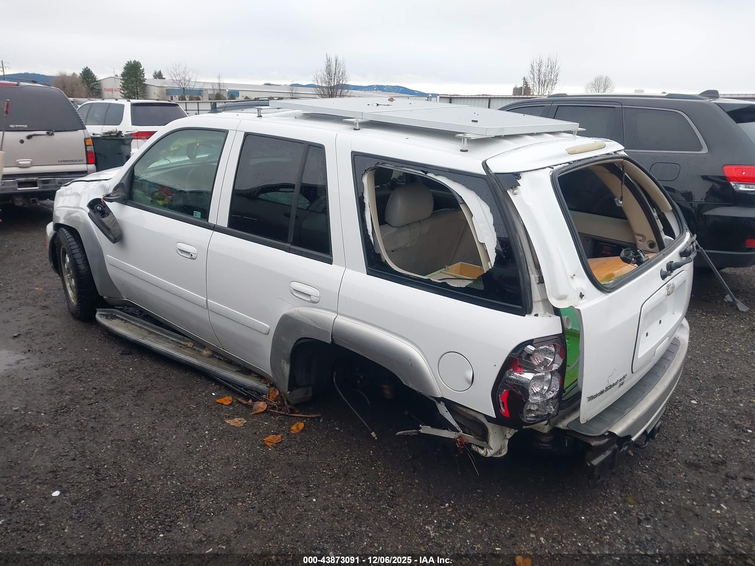 CHEVROLET TRAILBLAZER image 3