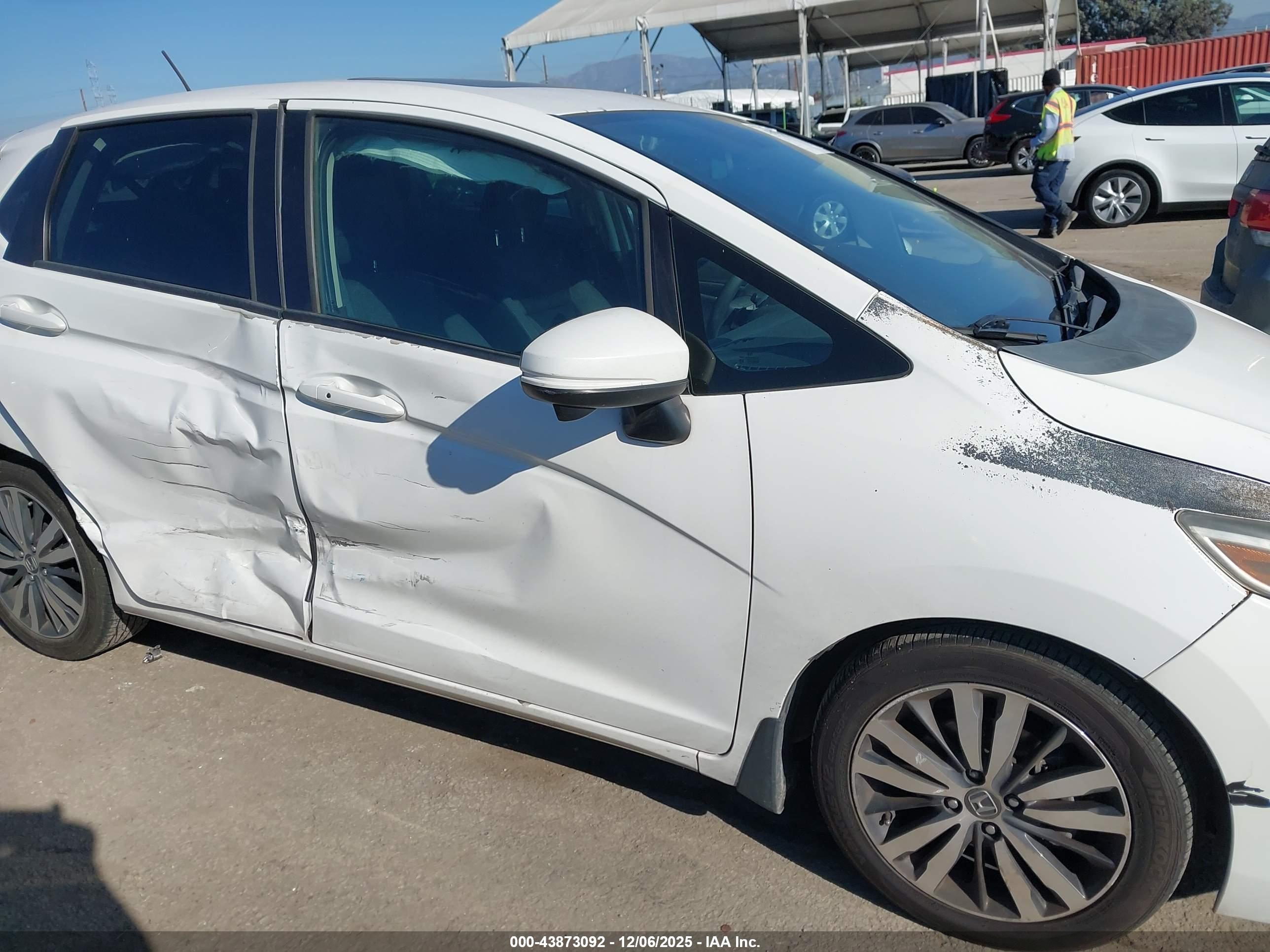 HONDA FIT image 6