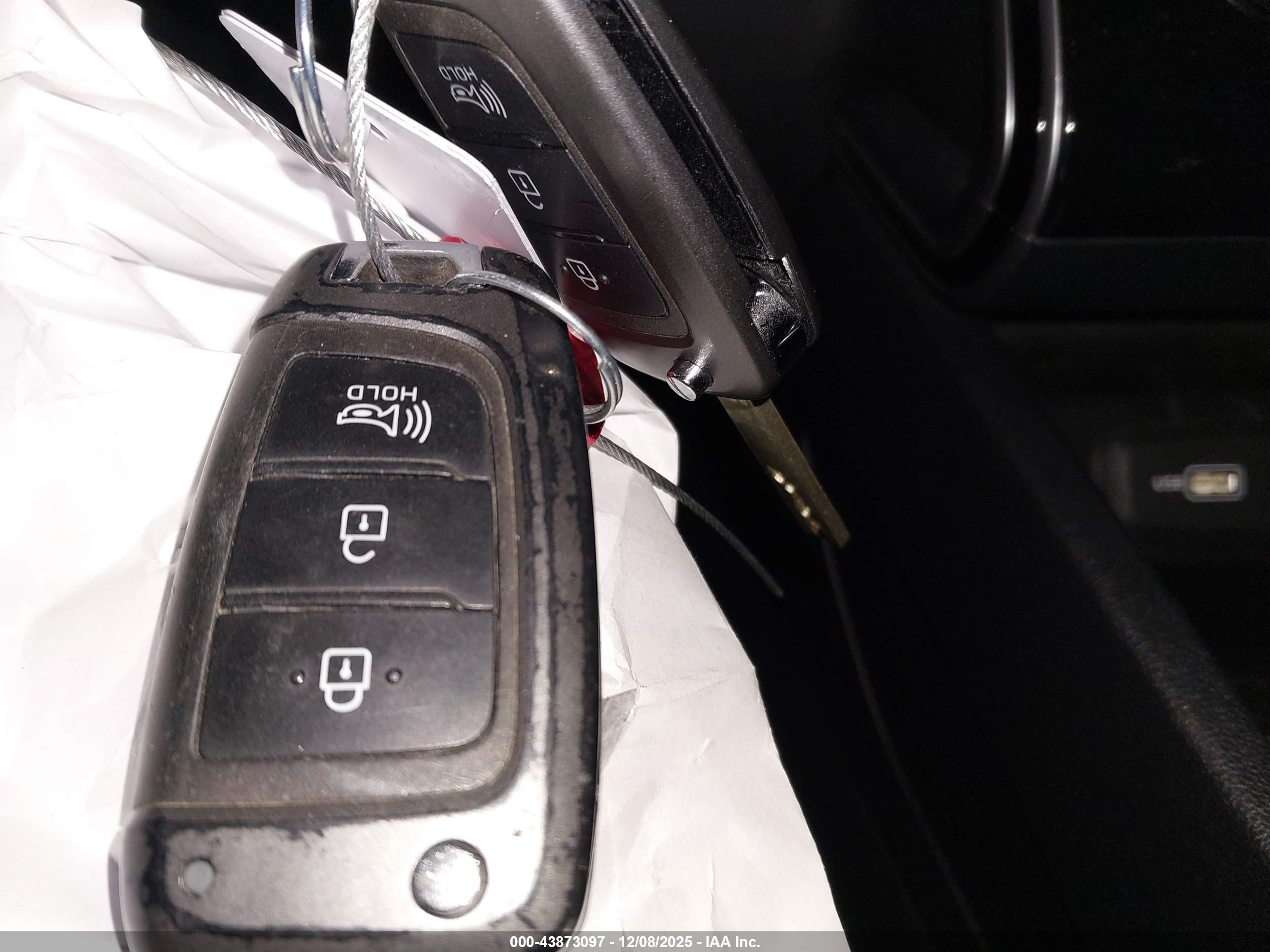 HYUNDAI TUCSON image 11