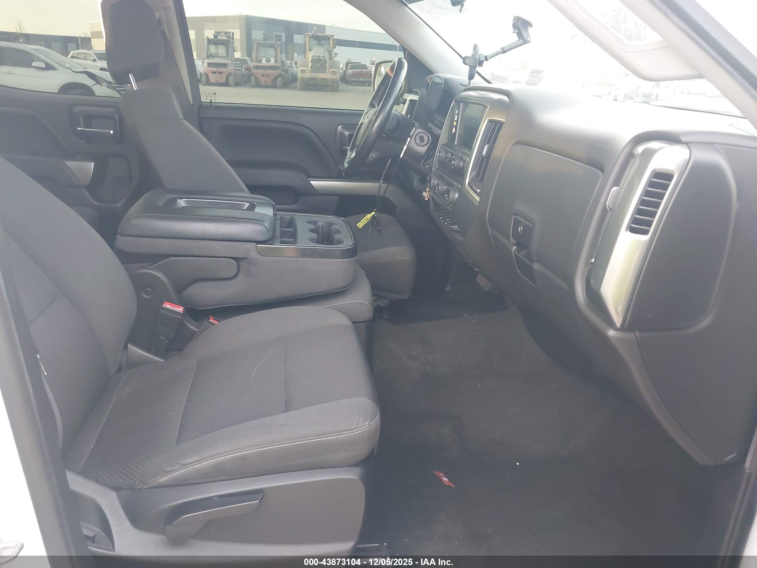 CHEVROLET SILVERADO image 5