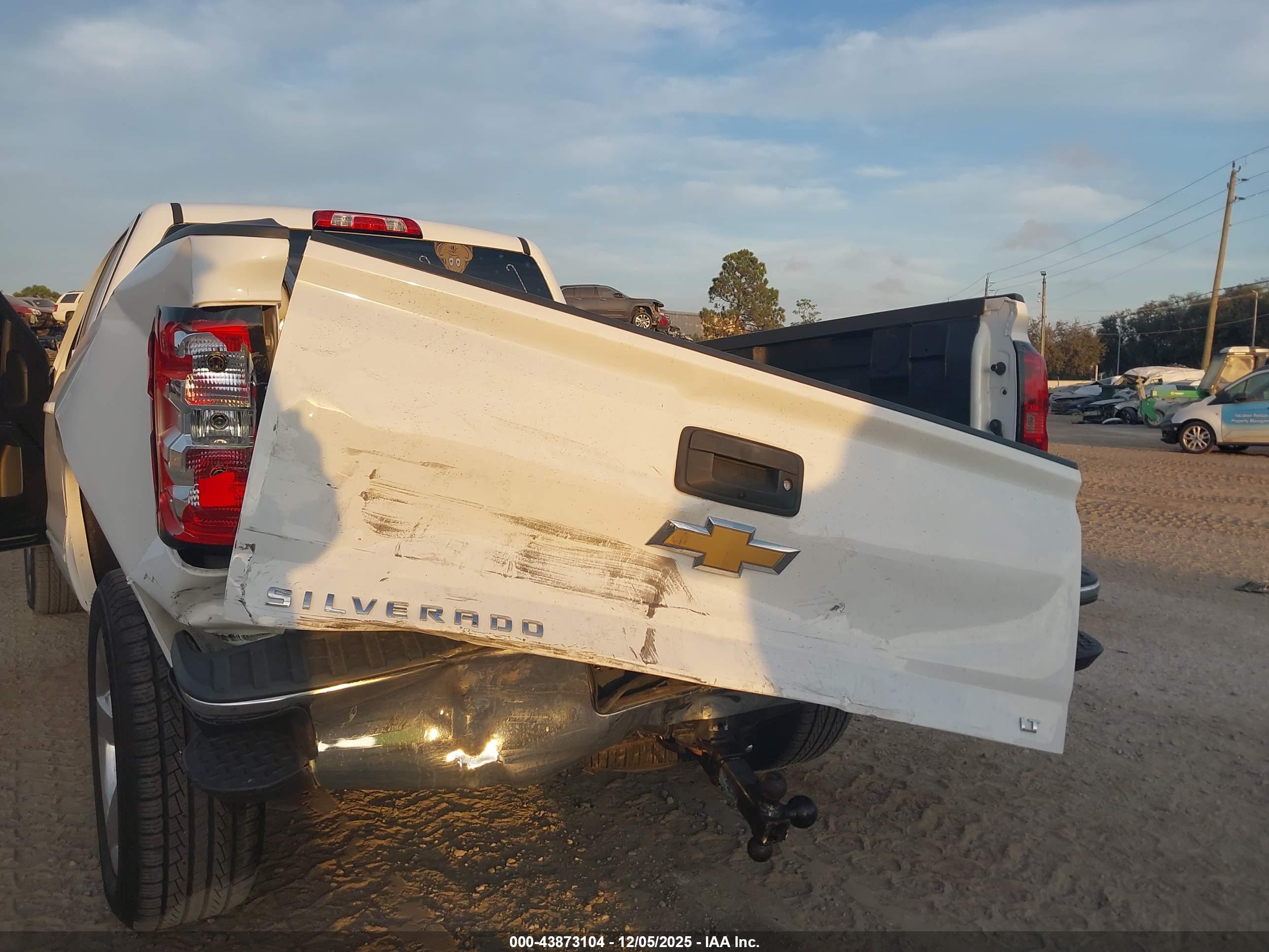 CHEVROLET SILVERADO image 6