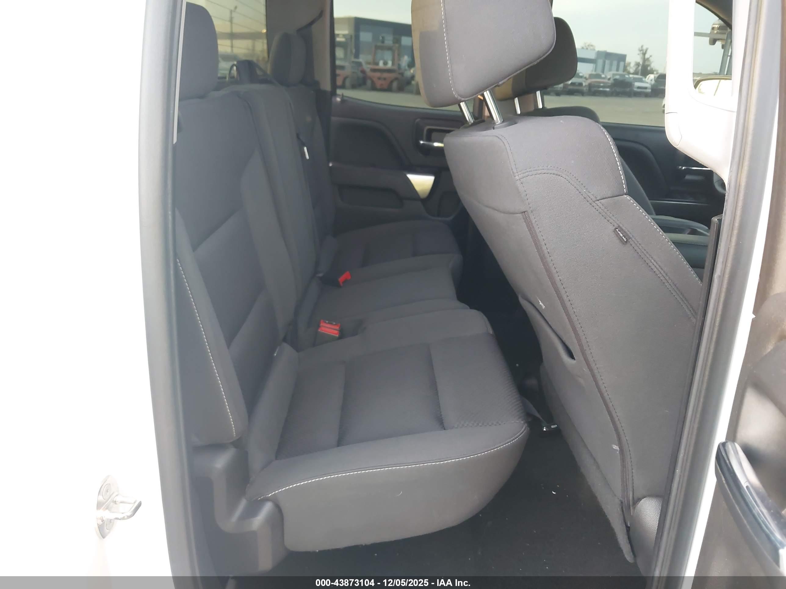 CHEVROLET SILVERADO image 8