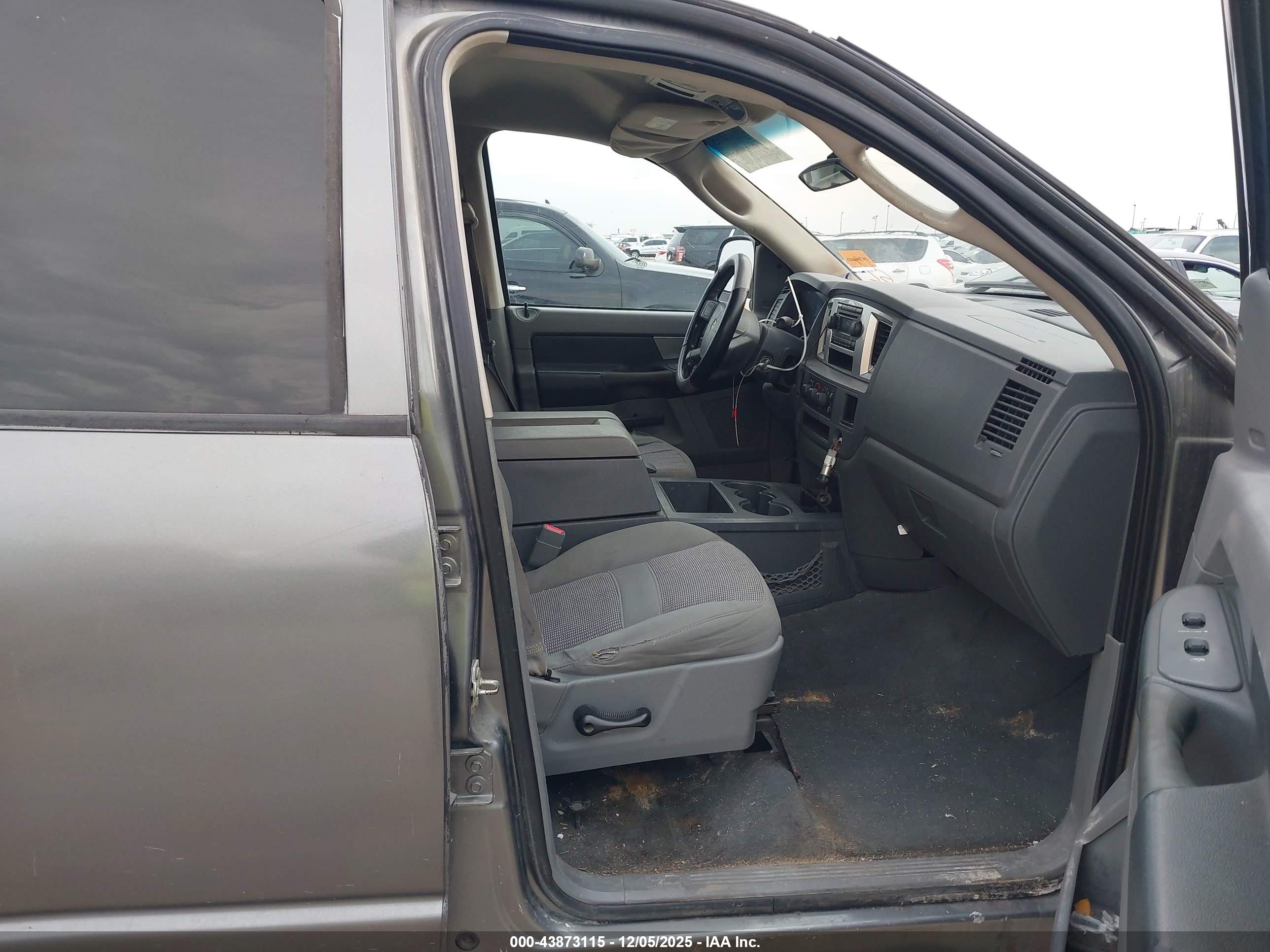 DODGE RAM image 5