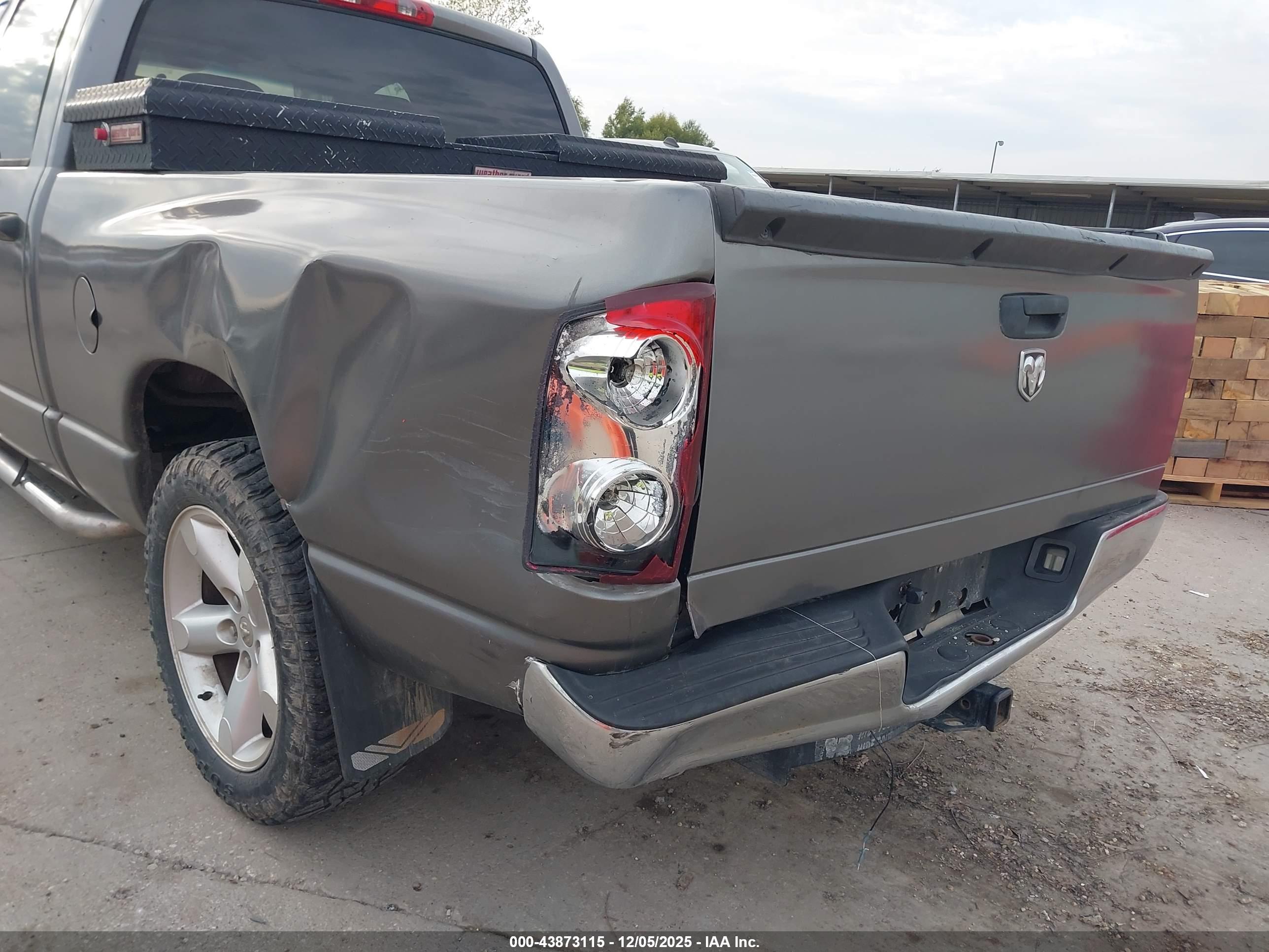 DODGE RAM image 6