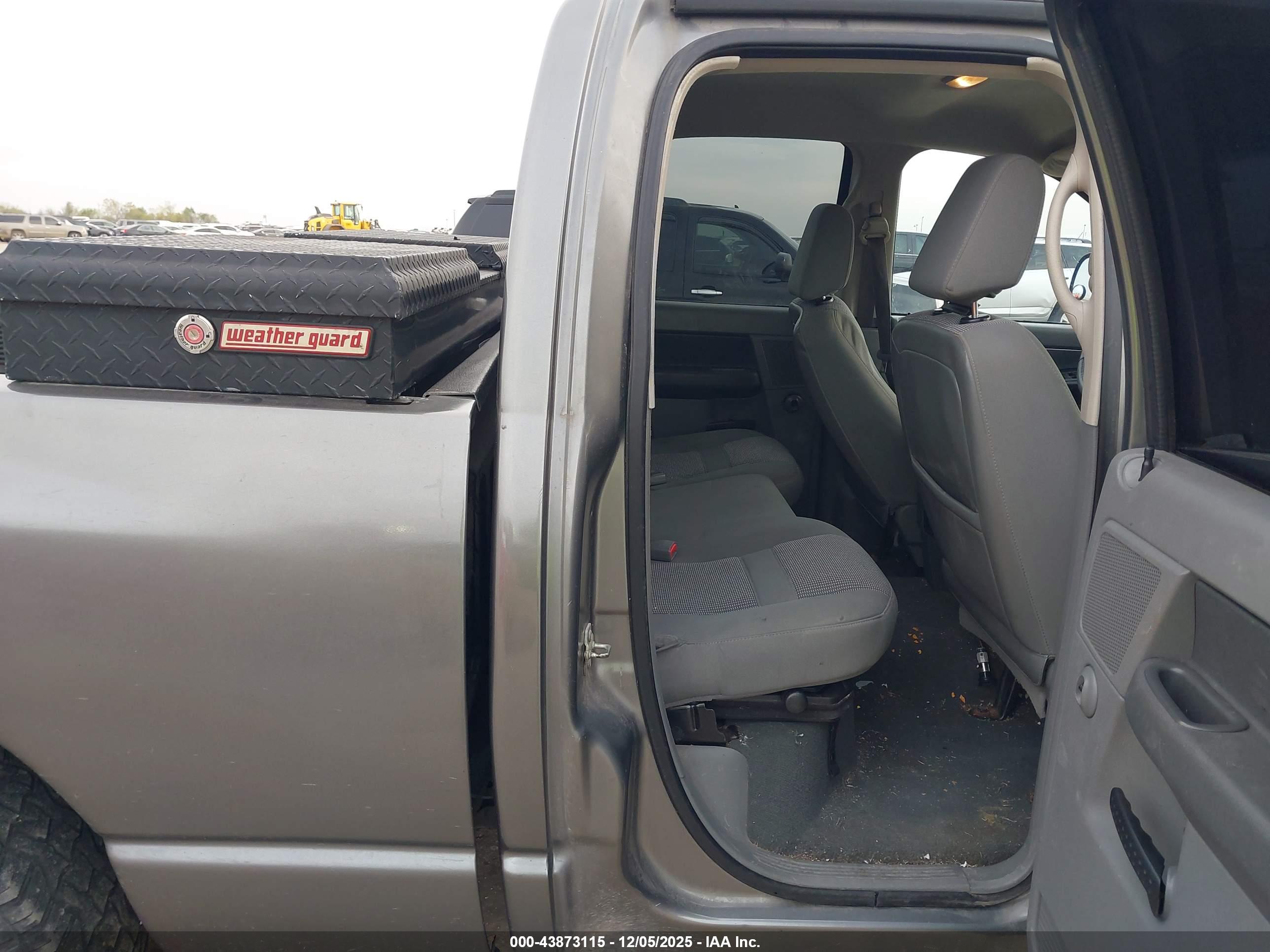 DODGE RAM image 8
