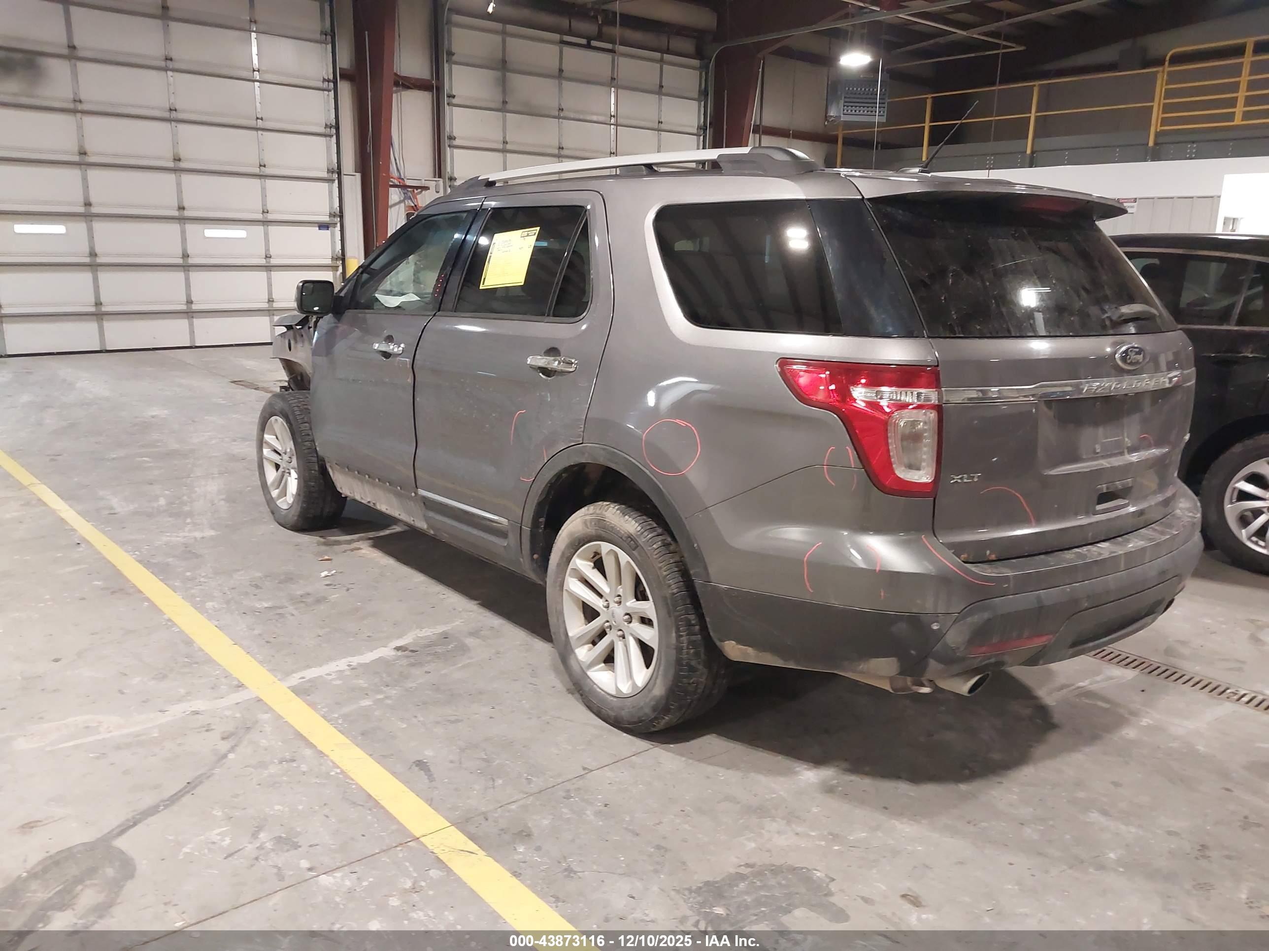 FORD EXPLORER image 3