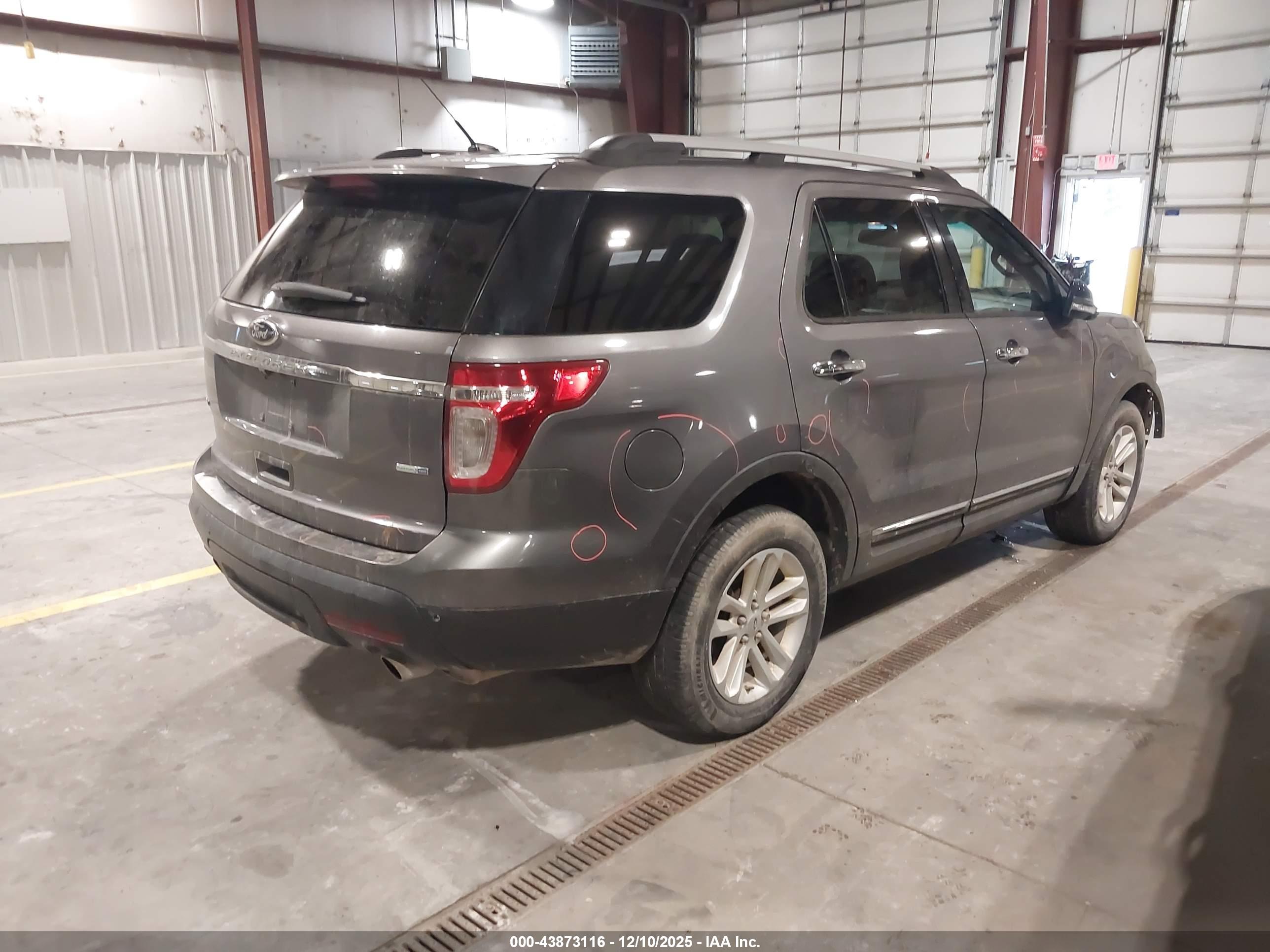 FORD EXPLORER image 4