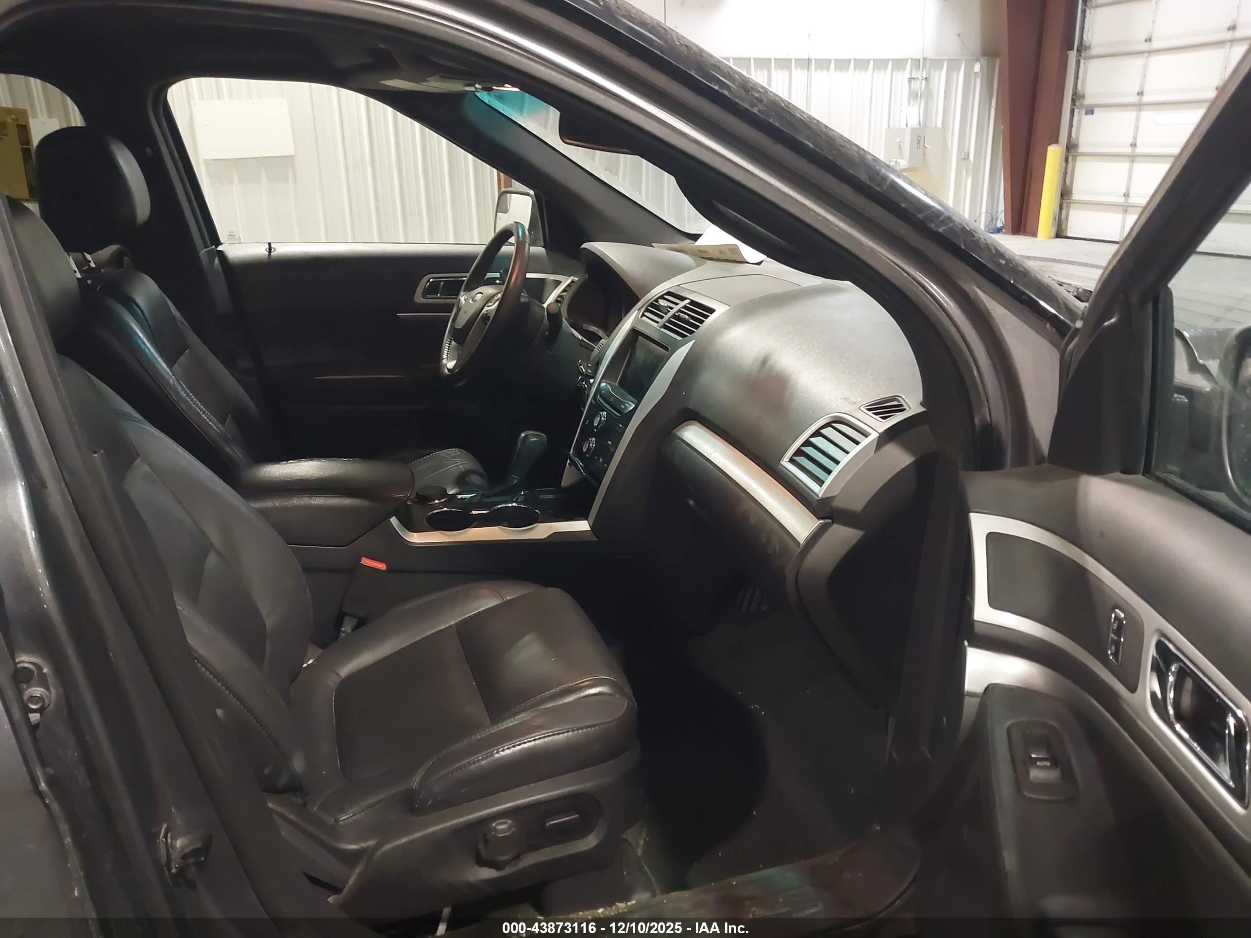 FORD EXPLORER image 5