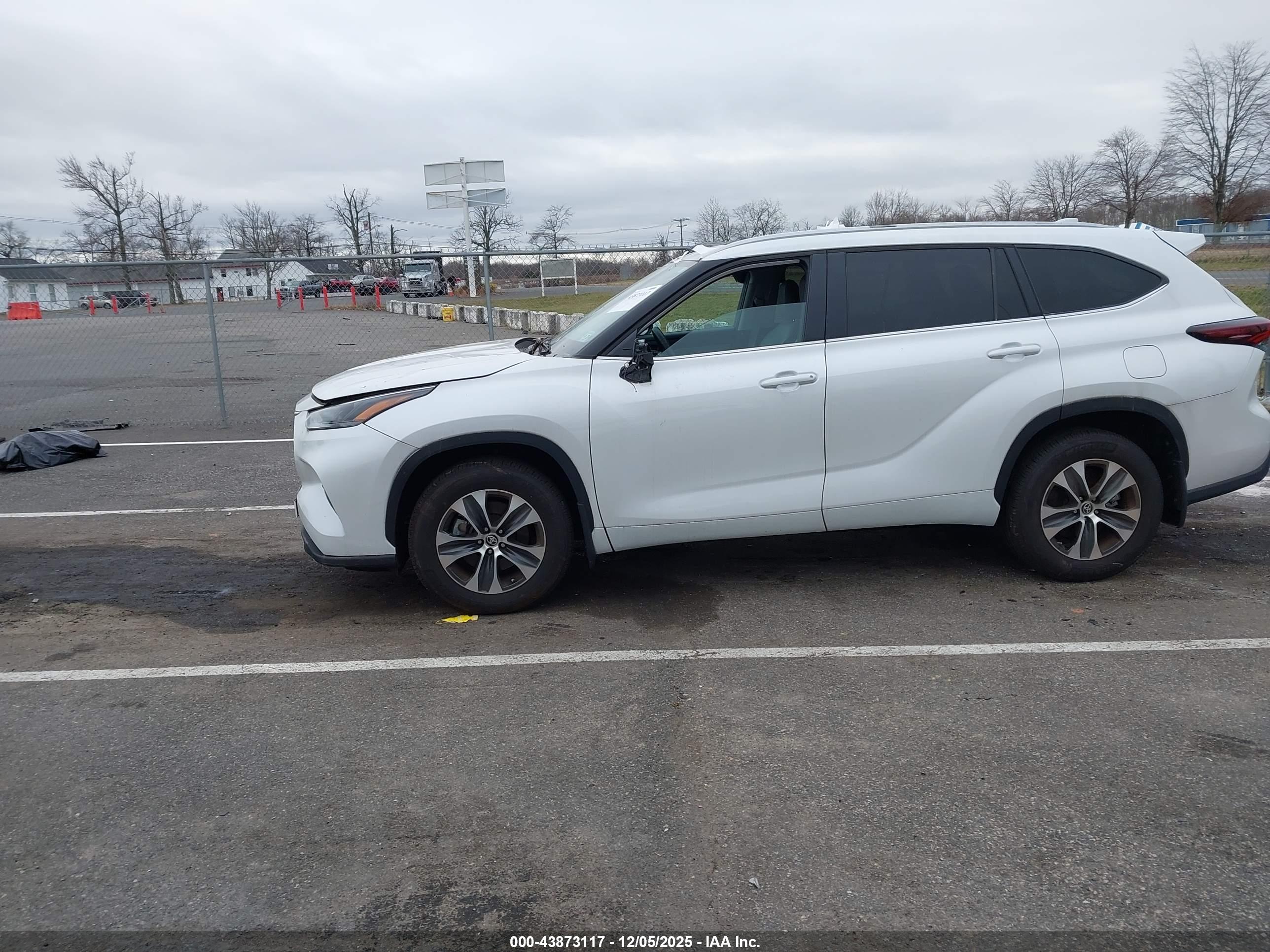 TOYOTA HIGHLANDER image 2