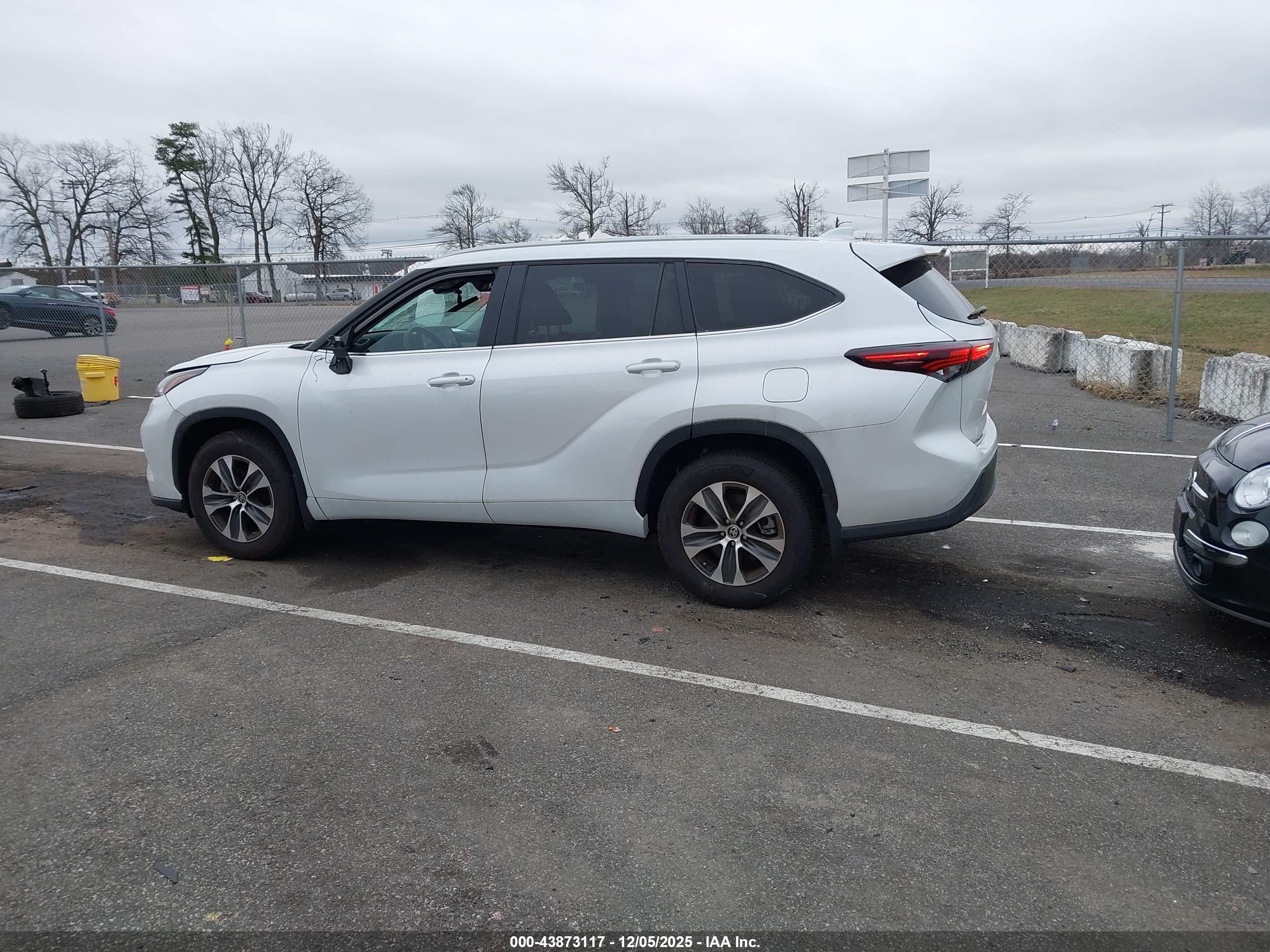 TOYOTA HIGHLANDER image 3