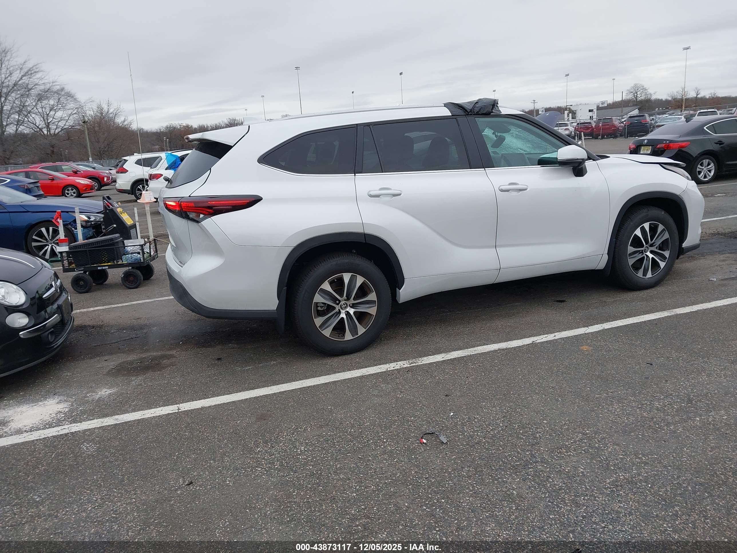 TOYOTA HIGHLANDER image 4