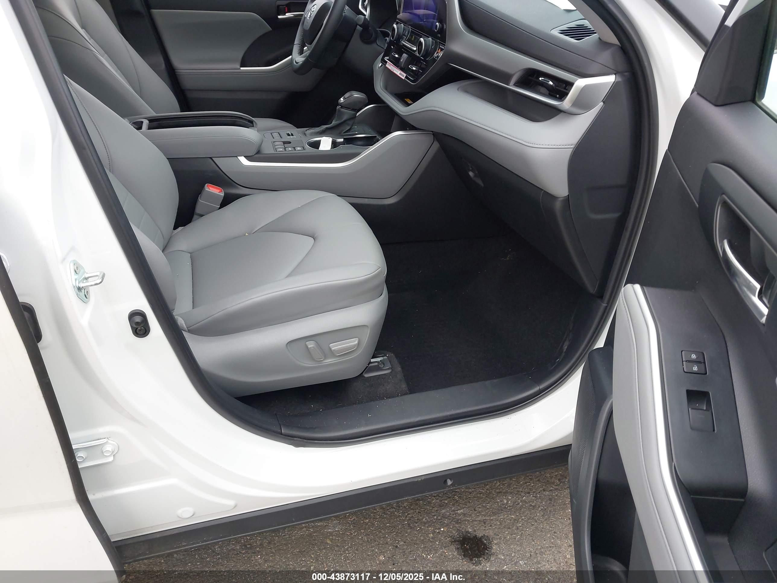 TOYOTA HIGHLANDER image 5